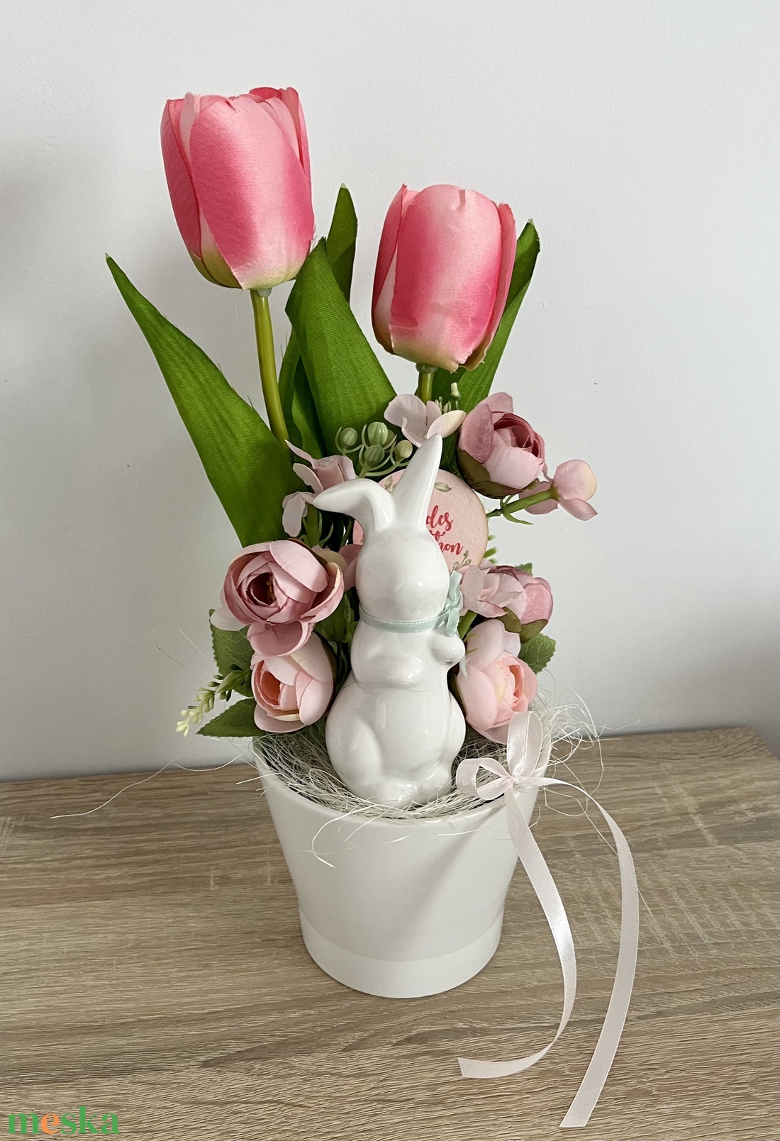Tulipános Nyuszis asztaldísz - kerámia nyuszival, virágokkal, kaspóban - tavaszi asztaldekoráció - otthon & lakás - dekoráció - asztal és polc dekoráció - asztaldísz - Meska.hu