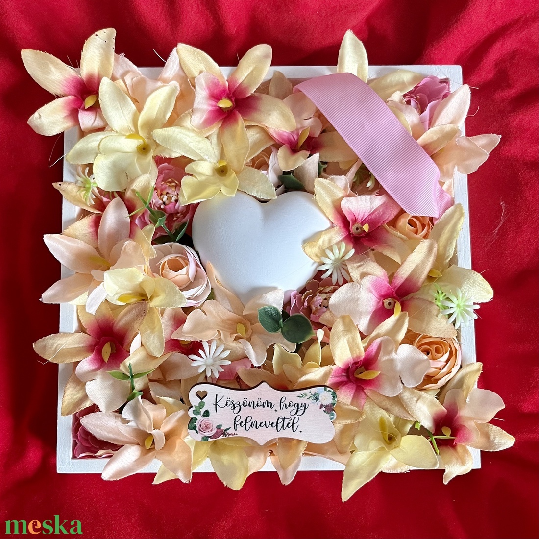 Szülőköszöntő ajándék virág box szívvel, feliratos táblával - sárga - esküvő - emlék & ajándék - szülőköszöntő ajándék - Meska.hu