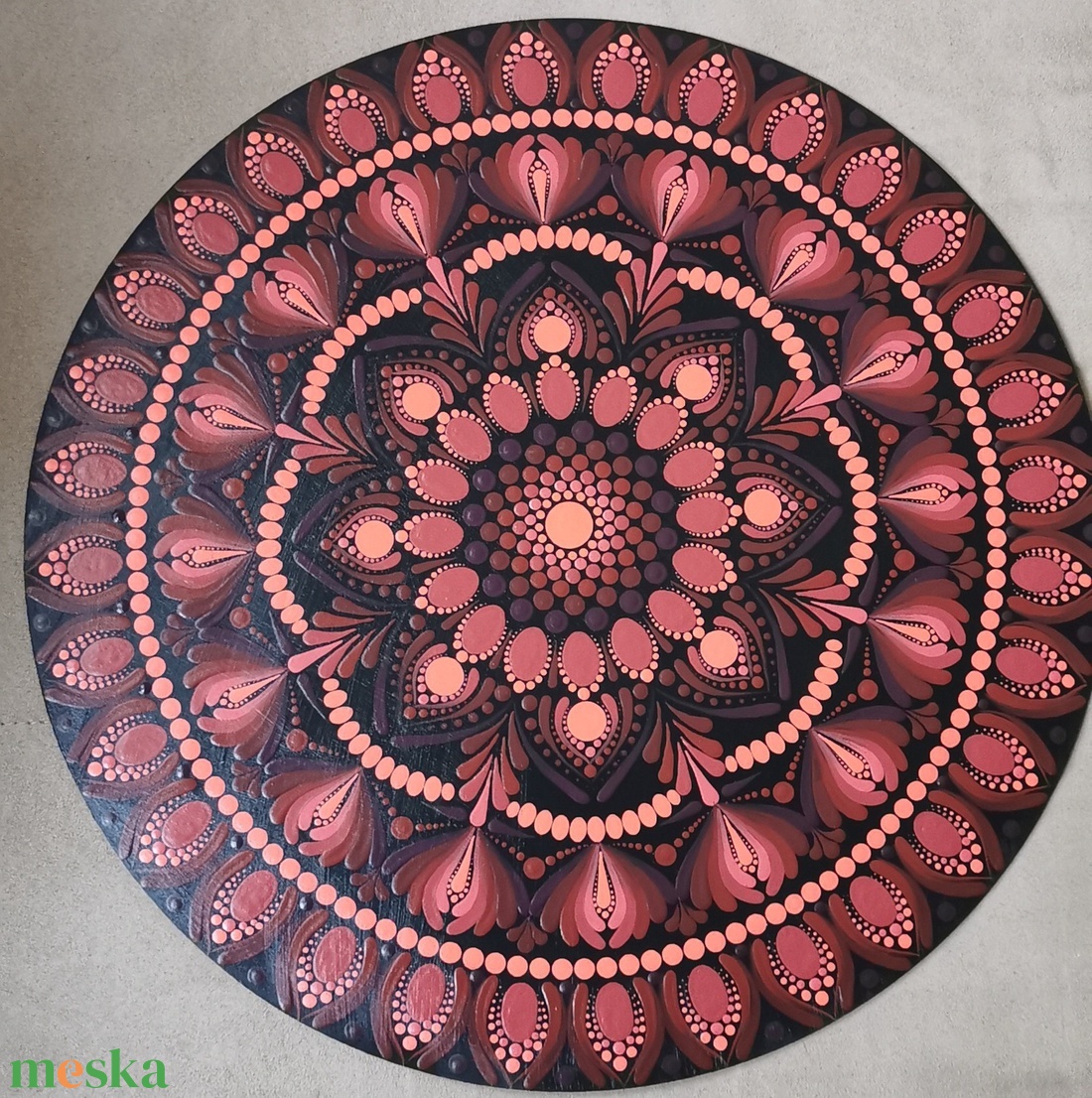 Vörös árnyalatú kézzel festett mandala - dekoráció, falikép - művészet - festmény - akril - Meska.hu Vörös árnyalatú kézzel festett mandala - dekoráció, falikép - művészet - festmény - akril - Meska.hu