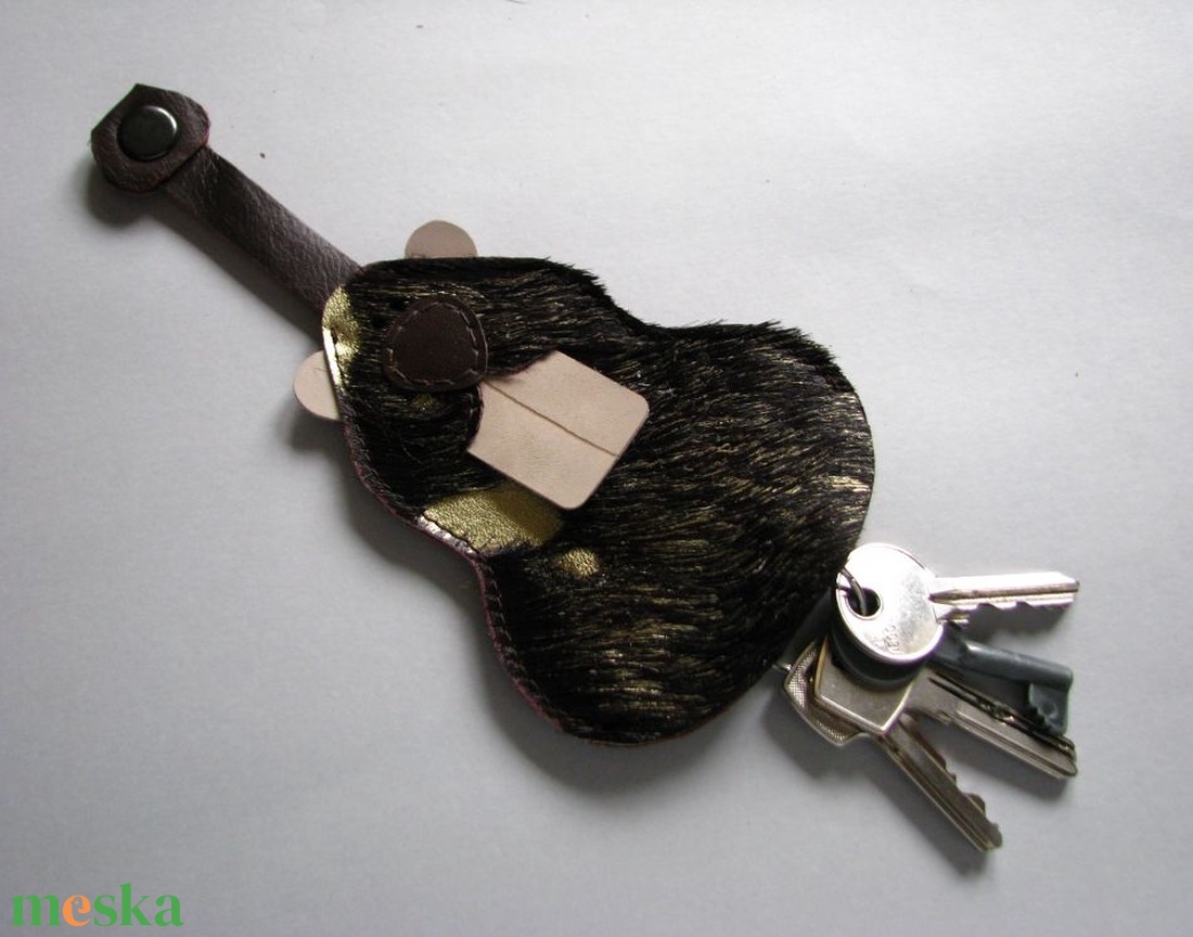 Hódos, szőrös hagyományos kulcstartó - táska & tok - kulcstartó & táskadísz - kulcstartó - Meska.hu