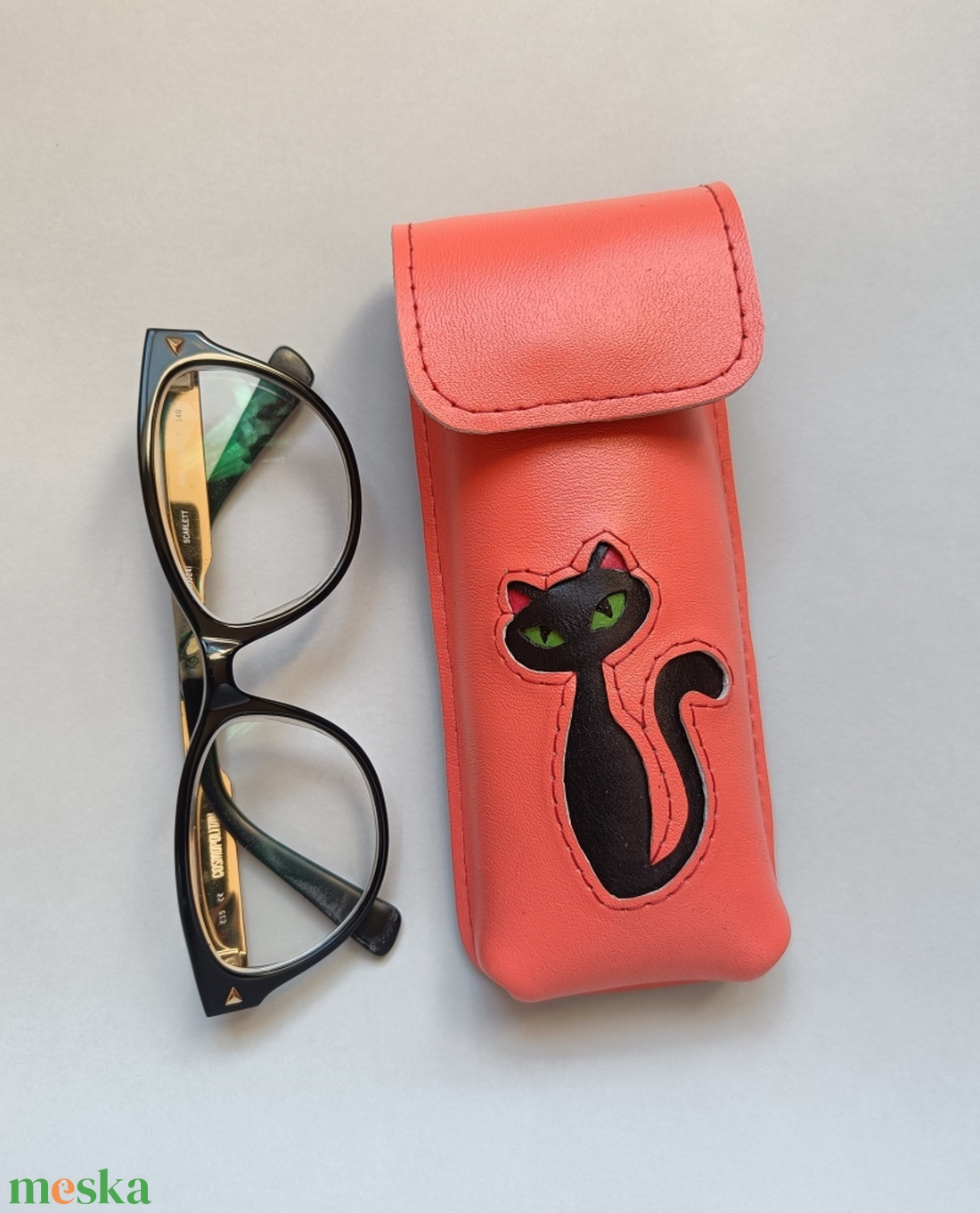 Lazac fekete cica mintás bőr tolltartó, szemüvegtok - táska & tok - pénztárca & más tok - szemüvegtok - Meska.hu
