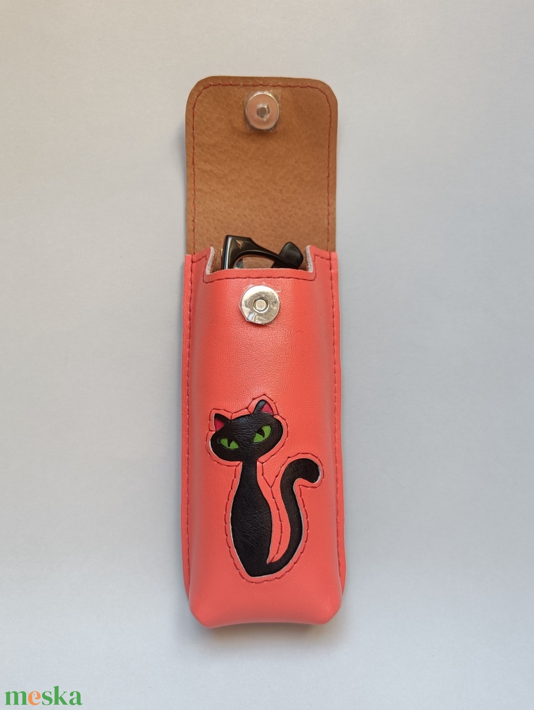 Lazac fekete cica mintás bőr tolltartó, szemüvegtok - táska & tok - pénztárca & más tok - szemüvegtok - Meska.hu