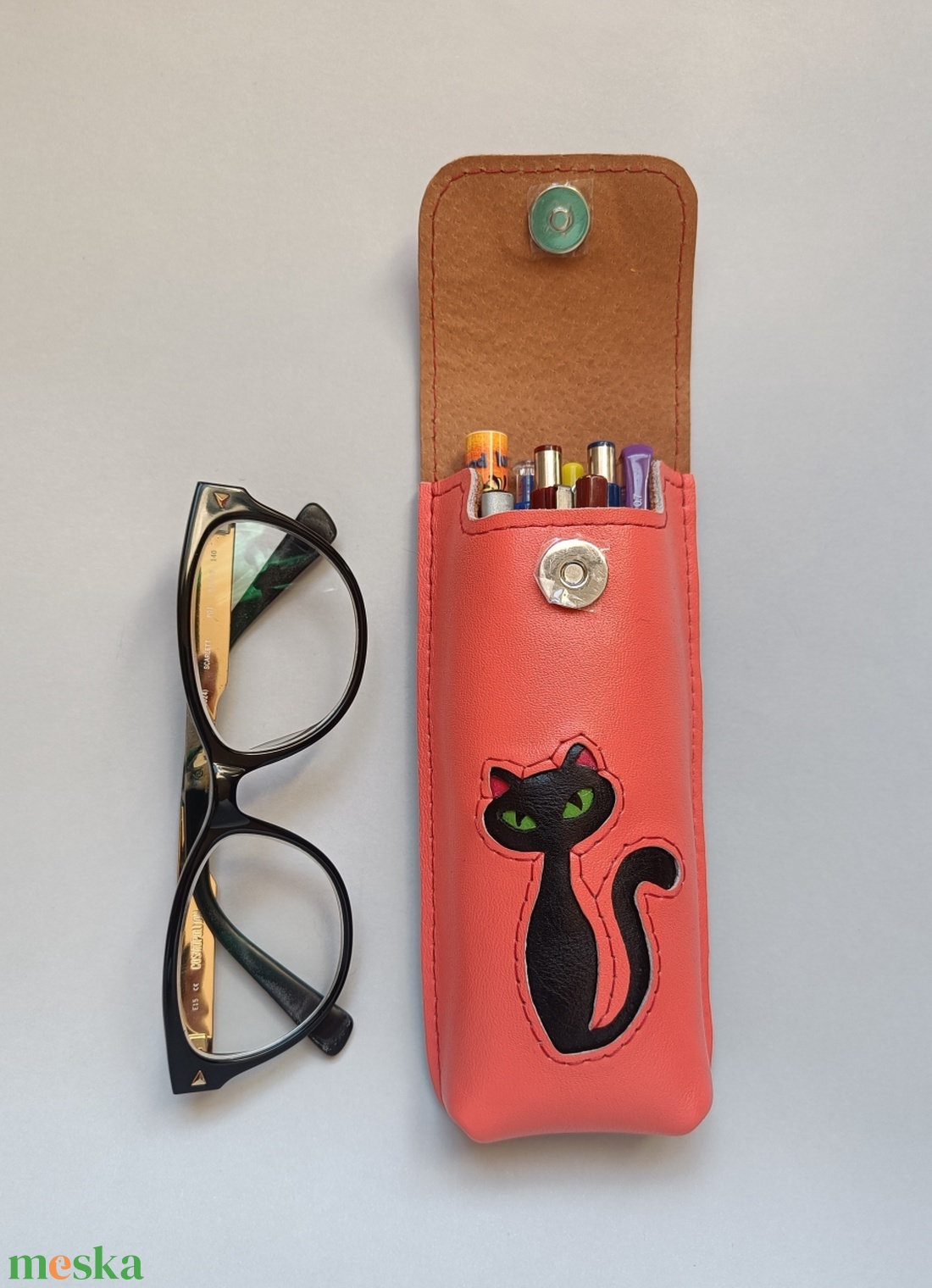 Lazac fekete cica mintás bőr tolltartó, szemüvegtok - táska & tok - pénztárca & más tok - szemüvegtok - Meska.hu