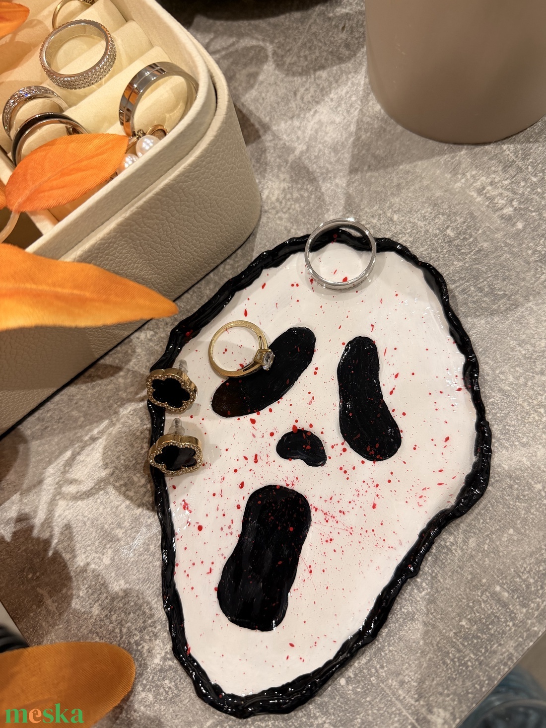 Kézzel festett Sikoly (Scream) maszkos ékszertartó tálka - otthon & életmód - dekoráció - halloween - halloweeni dekoráció - Meska.hu