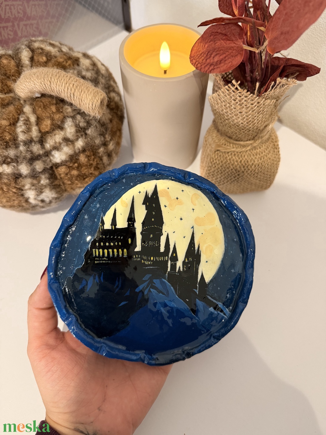 Kézzel festett Roxfort (Hogwarts) kastélyos ékszertartó tálka - otthon & életmód - dekoráció - asztal és polc dekoráció - dekorációs tál, tartó - Meska.hu