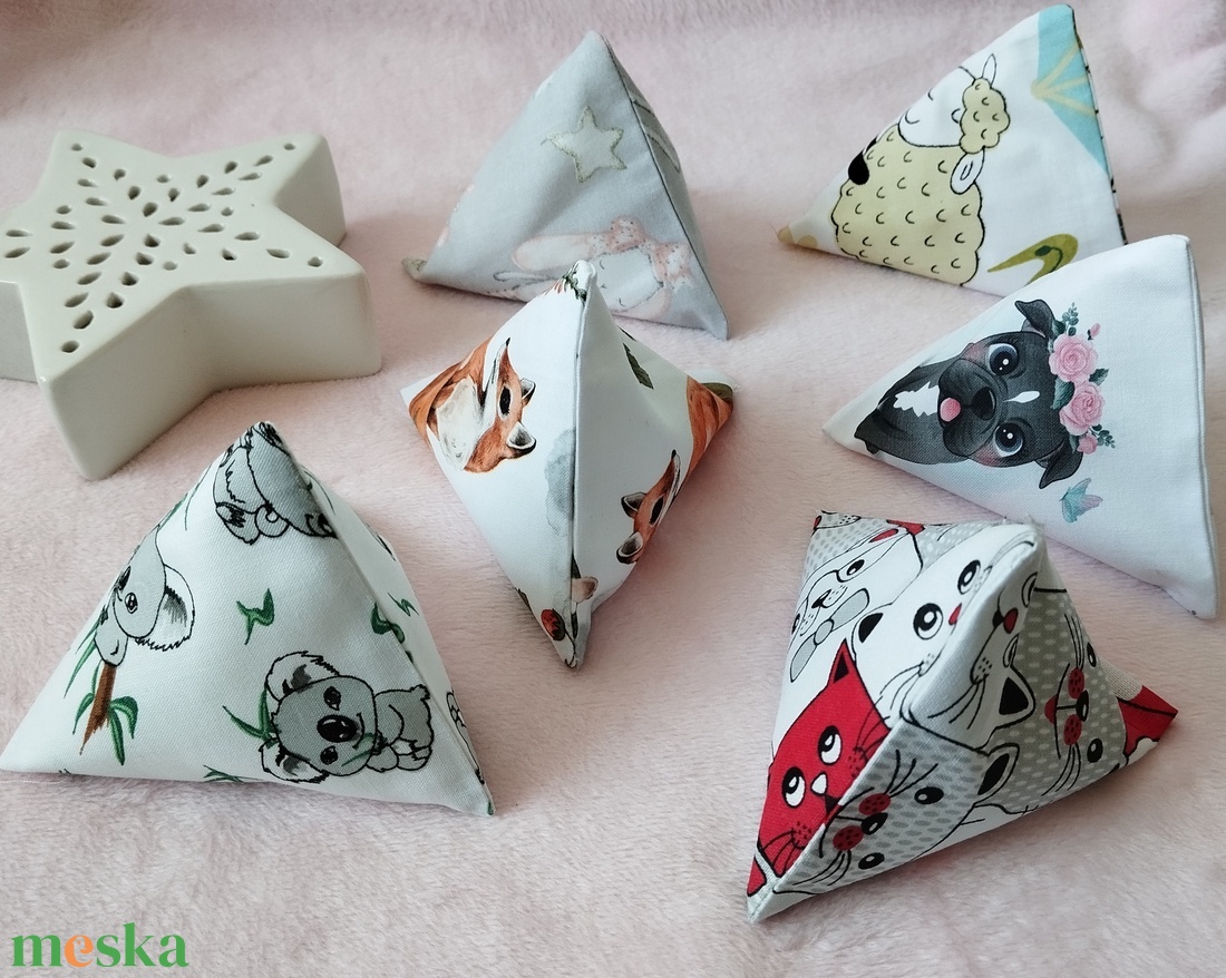 Háromszög formájú babzsák  - játék & sport - sport és kikapcsolódás - jóga, pilates, torna - Meska.hu