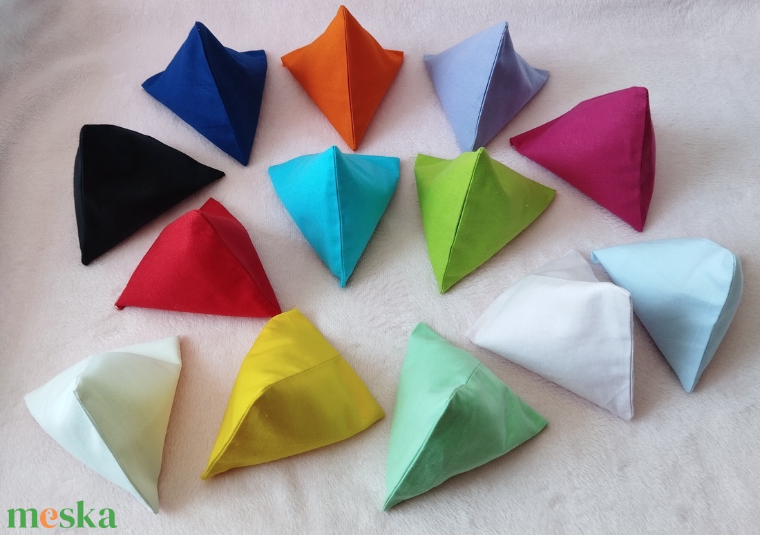 Háromszög formájú babzsák  - játék & sport - sport és kikapcsolódás - jóga, pilates, torna - Meska.hu