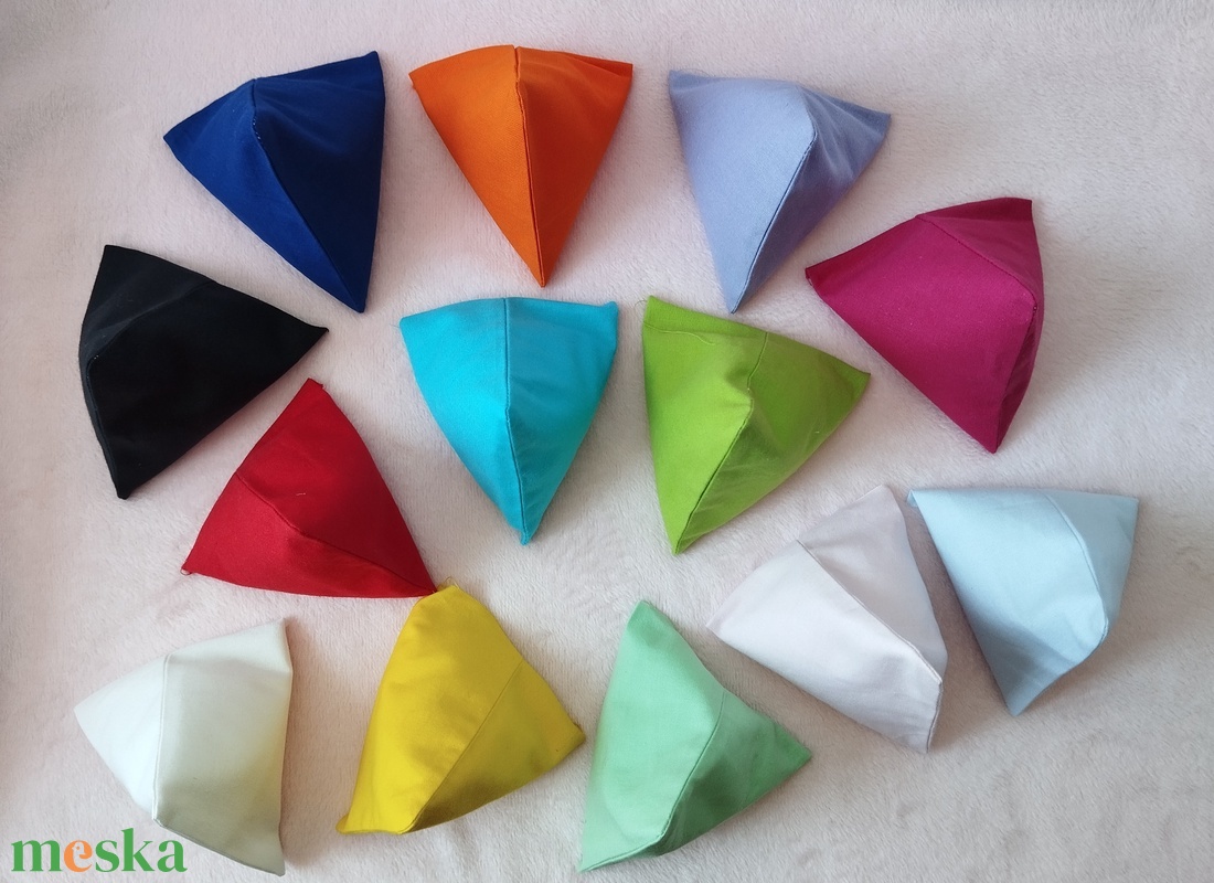 Háromszög formájú babzsák  - játék & sport - sport és kikapcsolódás - jóga, pilates, torna - Meska.hu