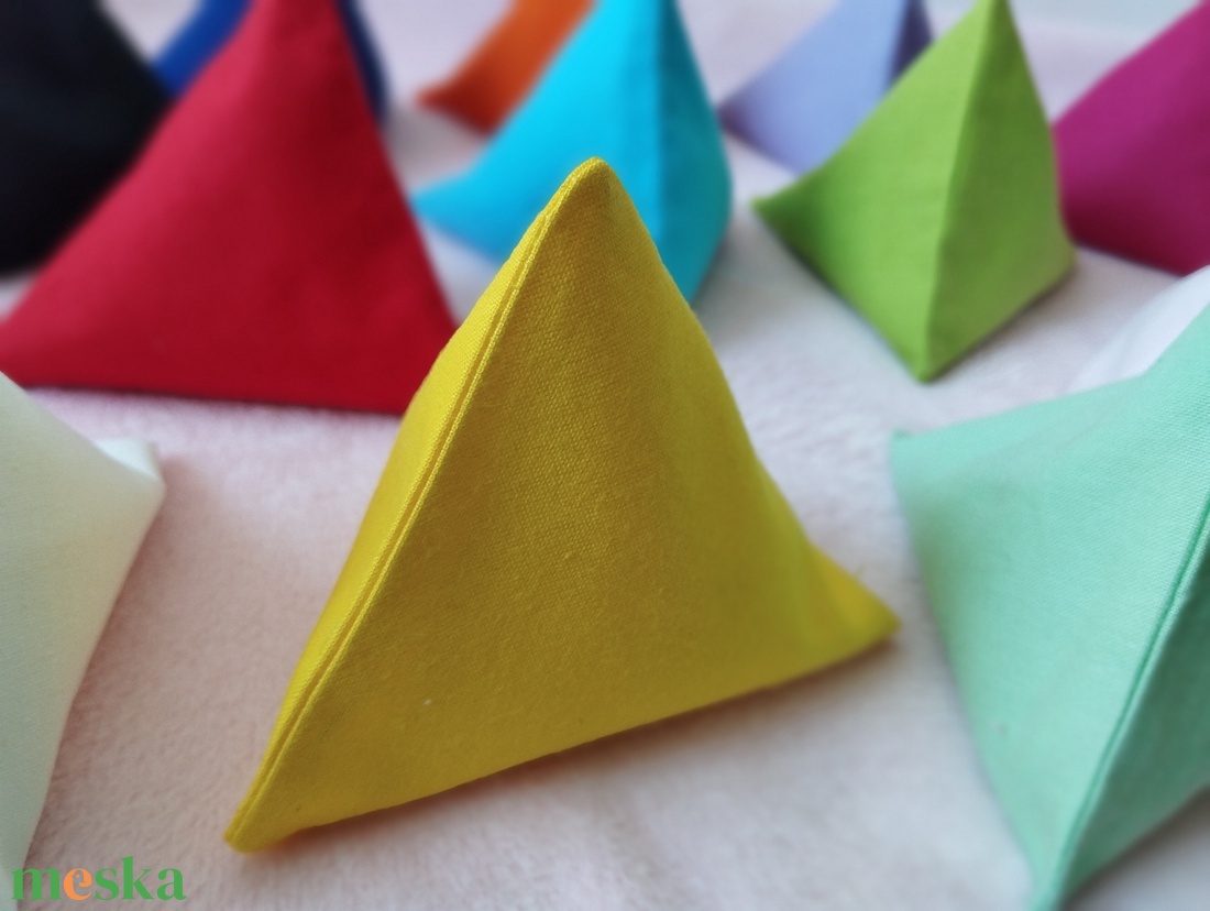 Háromszög formájú babzsák  - játék & sport - sport és kikapcsolódás - jóga, pilates, torna - Meska.hu