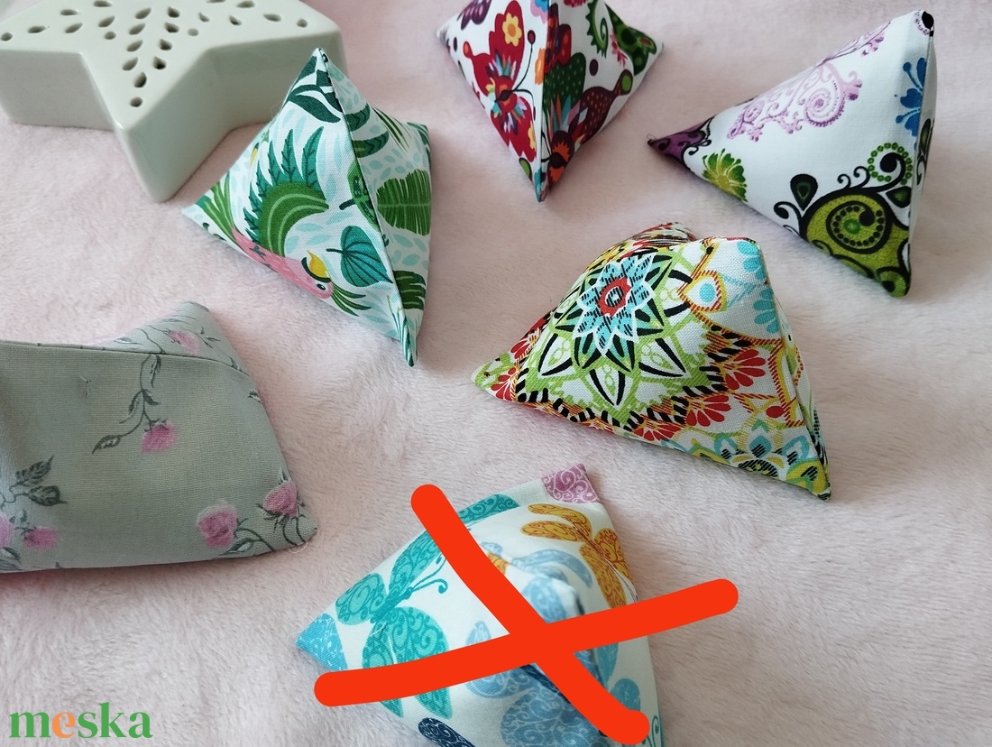 Háromszög formájú babzsák  - játék & sport - sport és kikapcsolódás - jóga, pilates, torna - Meska.hu