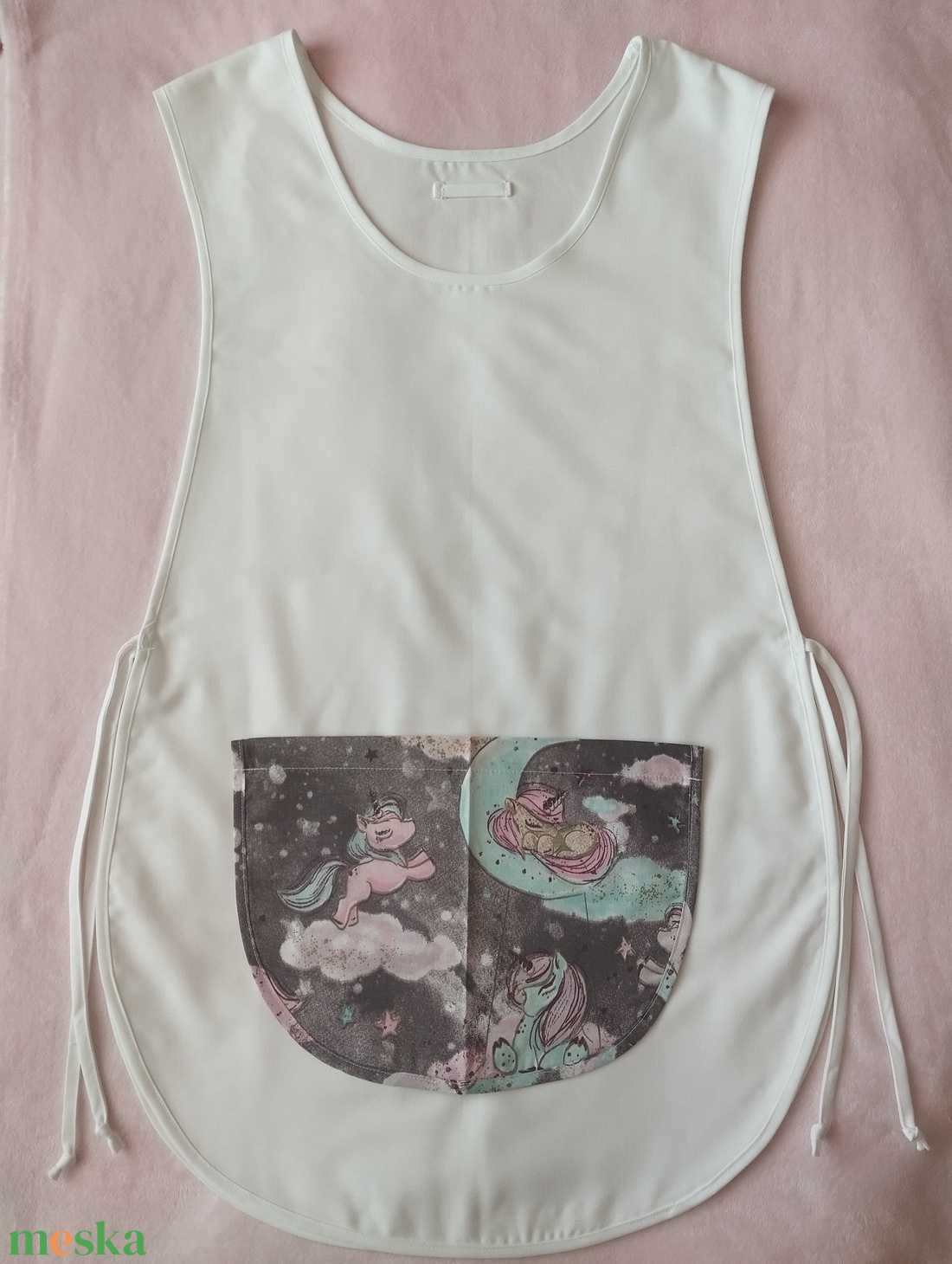 Női fehér lapköpeny,mintás zsebbel  - ruha & divat - munkaruha - Meska.hu