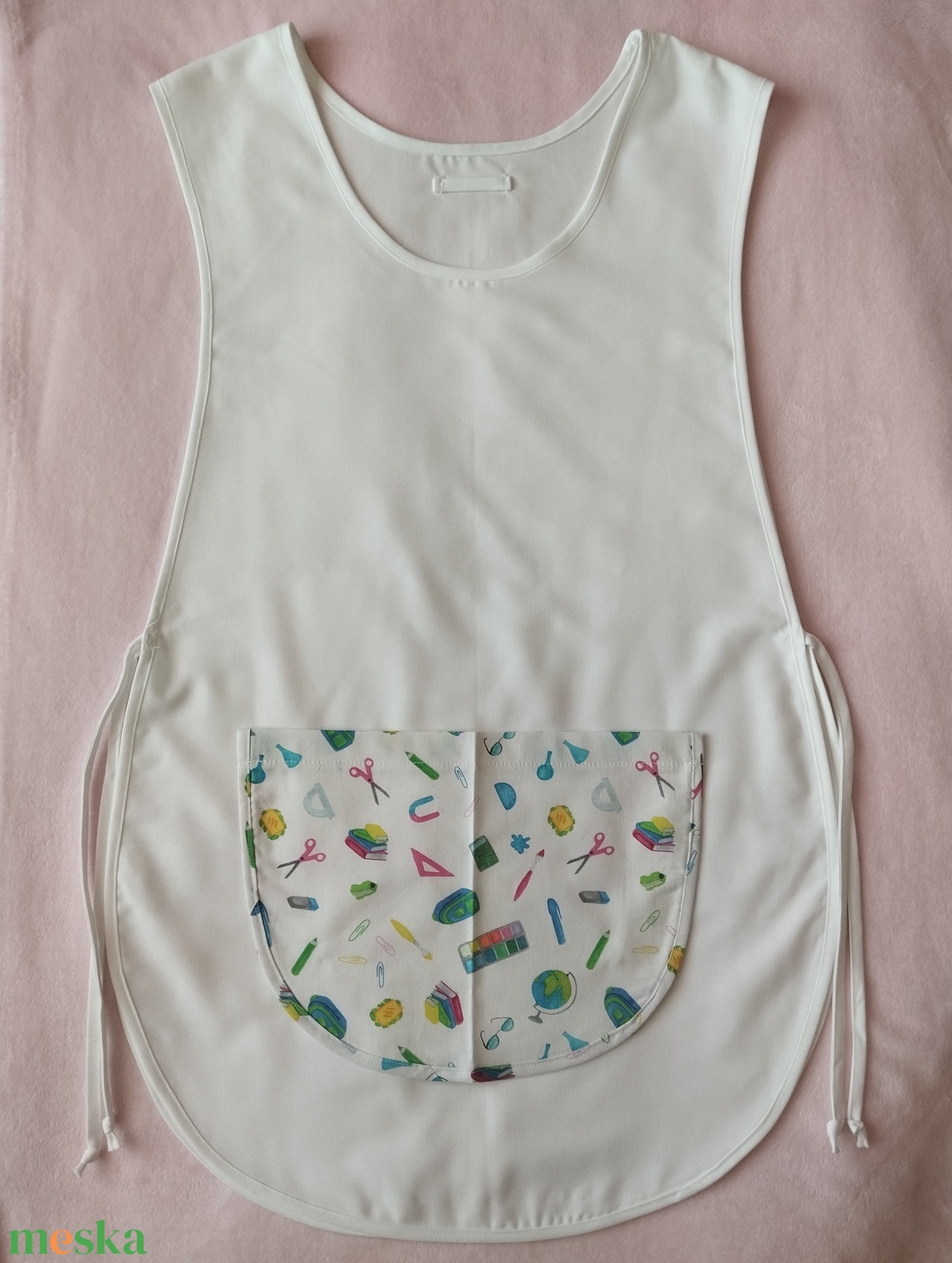 Női fehér lapköpeny,mintás zsebbel  - ruha & divat - munkaruha - Meska.hu