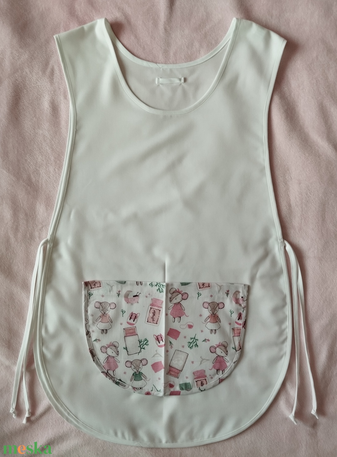 Női fehér lapköpeny,mintás zsebbel  - ruha & divat - munkaruha - Meska.hu