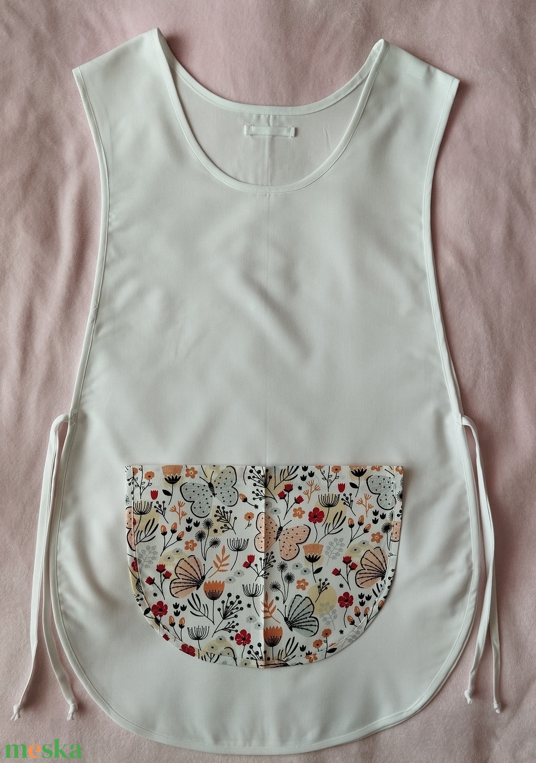 Női fehér lapköpeny,mintás zsebbel  - ruha & divat - munkaruha - Meska.hu