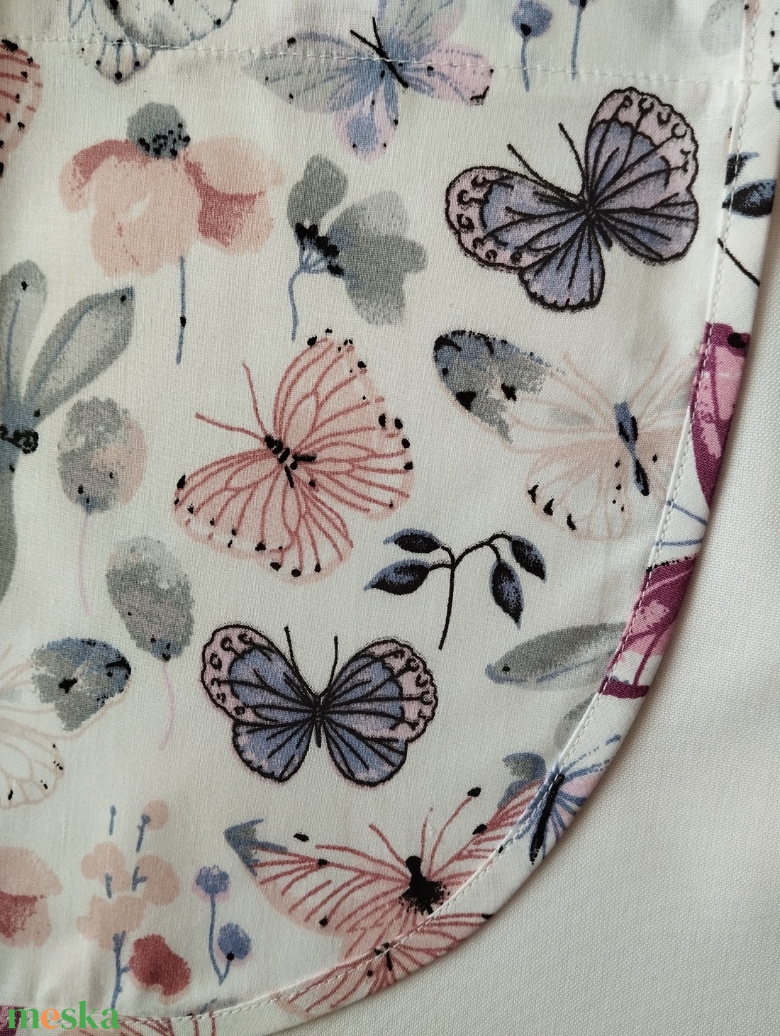 Női fehér lapköpeny,mintás zsebbel  - ruha & divat - munkaruha - Meska.hu