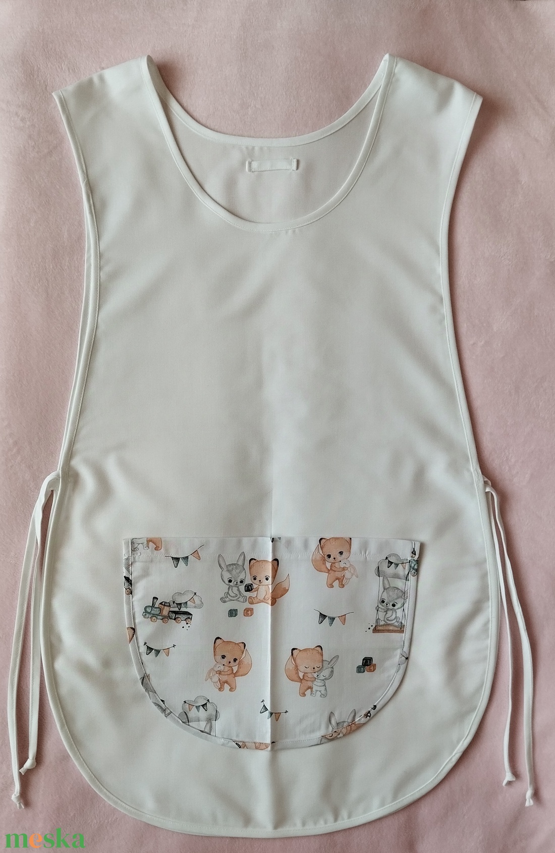 Női fehér lapköpeny,mintás zsebbel  - ruha & divat - munkaruha - Meska.hu