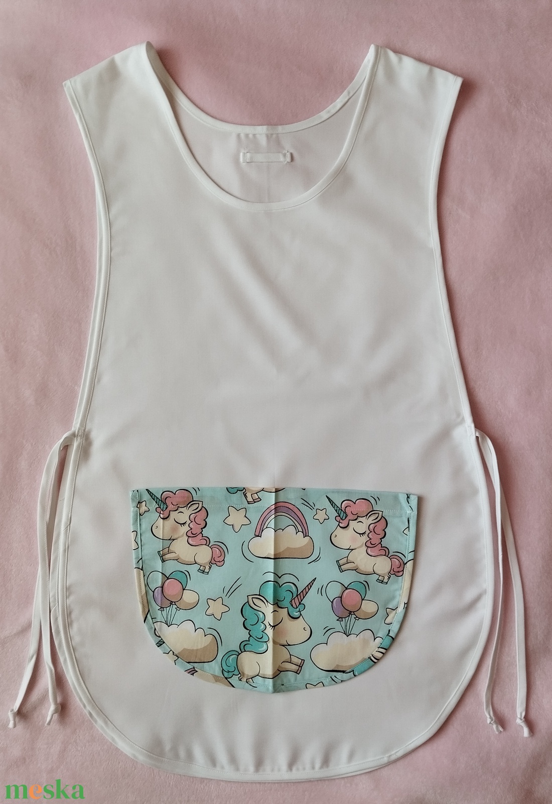 Női fehér lapköpeny, Unikornis  mintás zsebbel , ovis , munkaruha  - ruha & divat - női ruha - tunika - Meska.hu