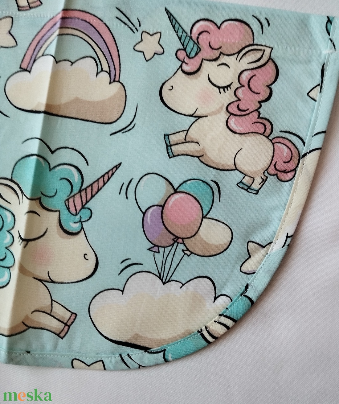 Női fehér lapköpeny, Unikornis  mintás zsebbel , ovis , munkaruha  - ruha & divat - női ruha - tunika - Meska.hu