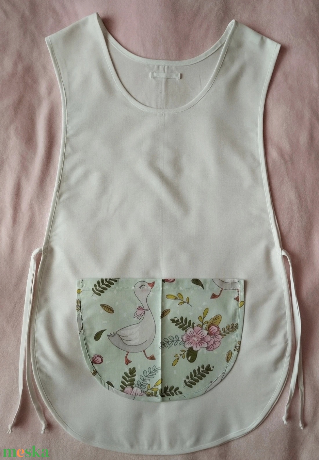 Női fehér lapköpeny, Unikornis  mintás zsebbel , ovis , munkaruha  - ruha & divat - női ruha - tunika - Meska.hu