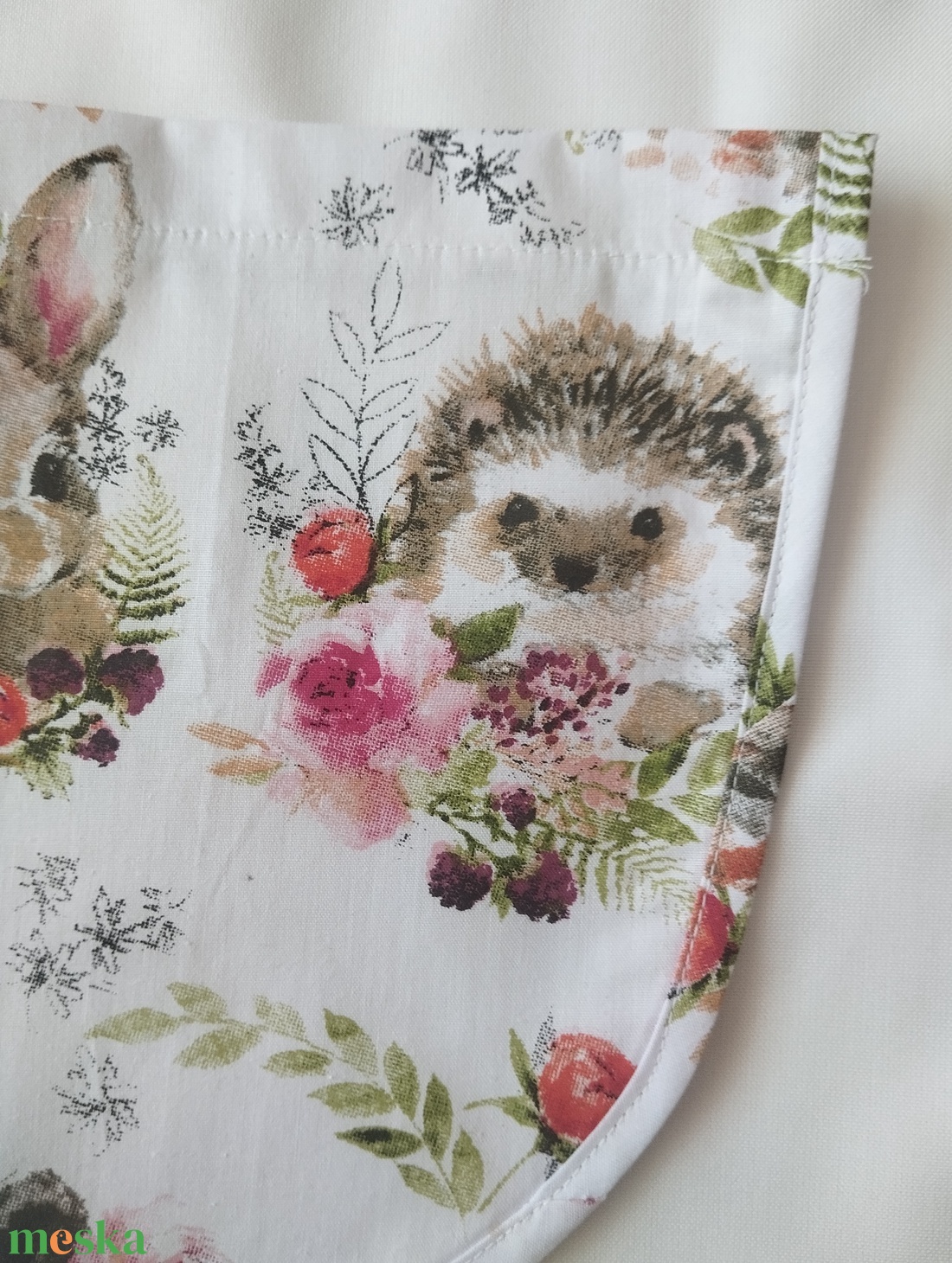 Női fehér lapköpeny, Nyuszi ��, Süni , Őz  mintás zsebbel , ovis , munkaruha  - ruha & divat - női ruha - tunika - Meska.hu