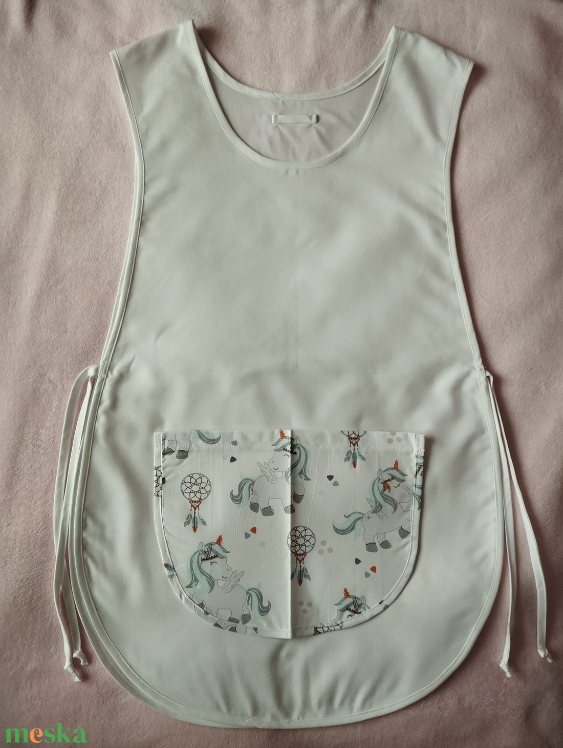 Női fehér lapköpeny, Unikornis  mintás zsebbel , ovis , munkaruha  - ruha & divat - női ruha - tunika - Meska.hu