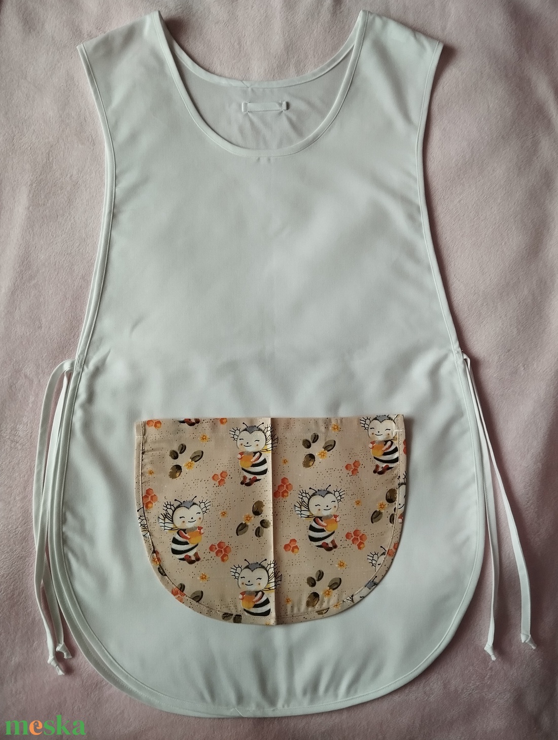 Női fehér lapköpeny, Méhecske � mintás zsebbel , ovis , munkaruha  - ruha & divat - női ruha - tunika - Meska.hu