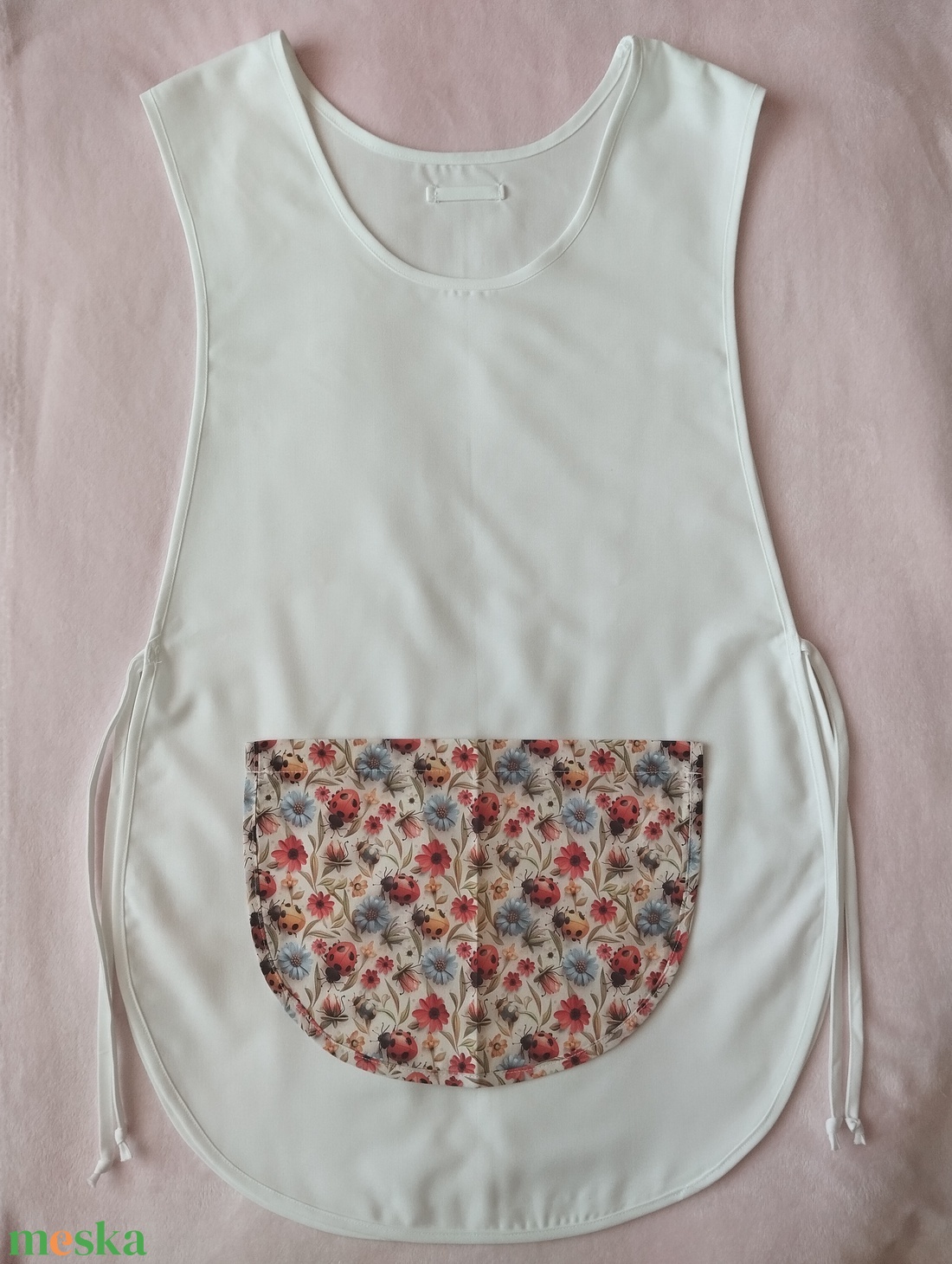 Női fehér lapköpeny, Katica �mintás zsebbel , ovis , munkaruha  - ruha & divat - női ruha - tunika - Meska.hu