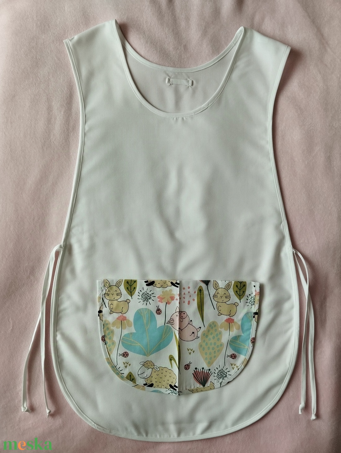 Női fehér lapköpeny, Bárány ��, Nyuszi ��, Malac � mintás zsebbel , ovis , munkaruha  - ruha & divat - női ruha - tunika - Meska.hu