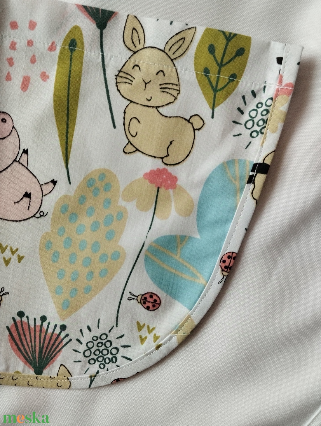 Női fehér lapköpeny, Bárány ��, Nyuszi ��, Malac � mintás zsebbel , ovis , munkaruha  - ruha & divat - női ruha - tunika - Meska.hu