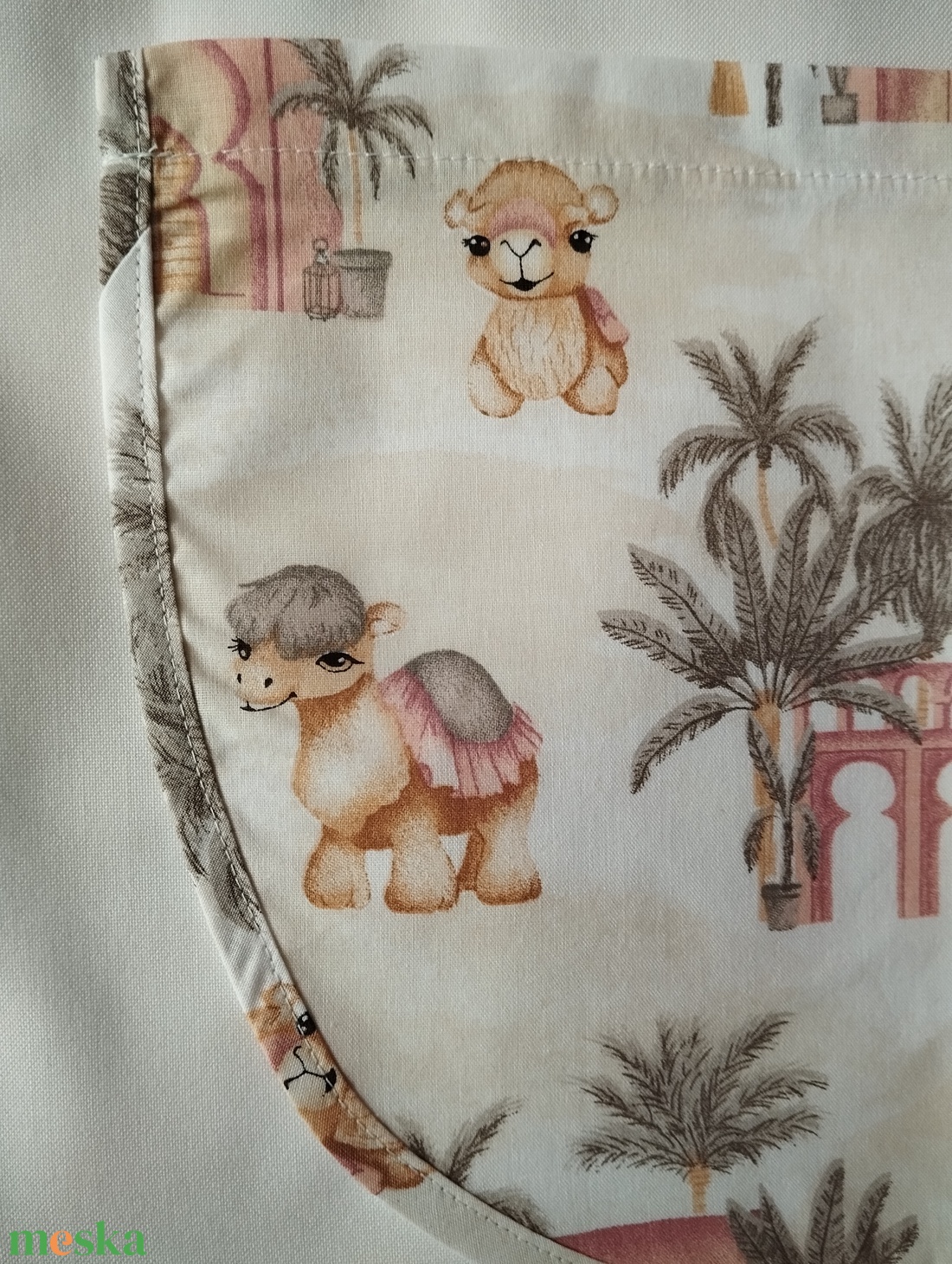 Női fehér lapköpeny, Teve � mintás zsebbel , ovis , munkaruha  - ruha & divat - női ruha - tunika - Meska.hu