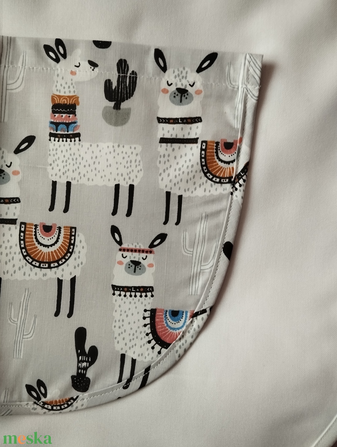 Női fehér lapköpeny, Láma � mintás zsebbel , ovis , munkaruha  - ruha & divat - női ruha - tunika - Meska.hu