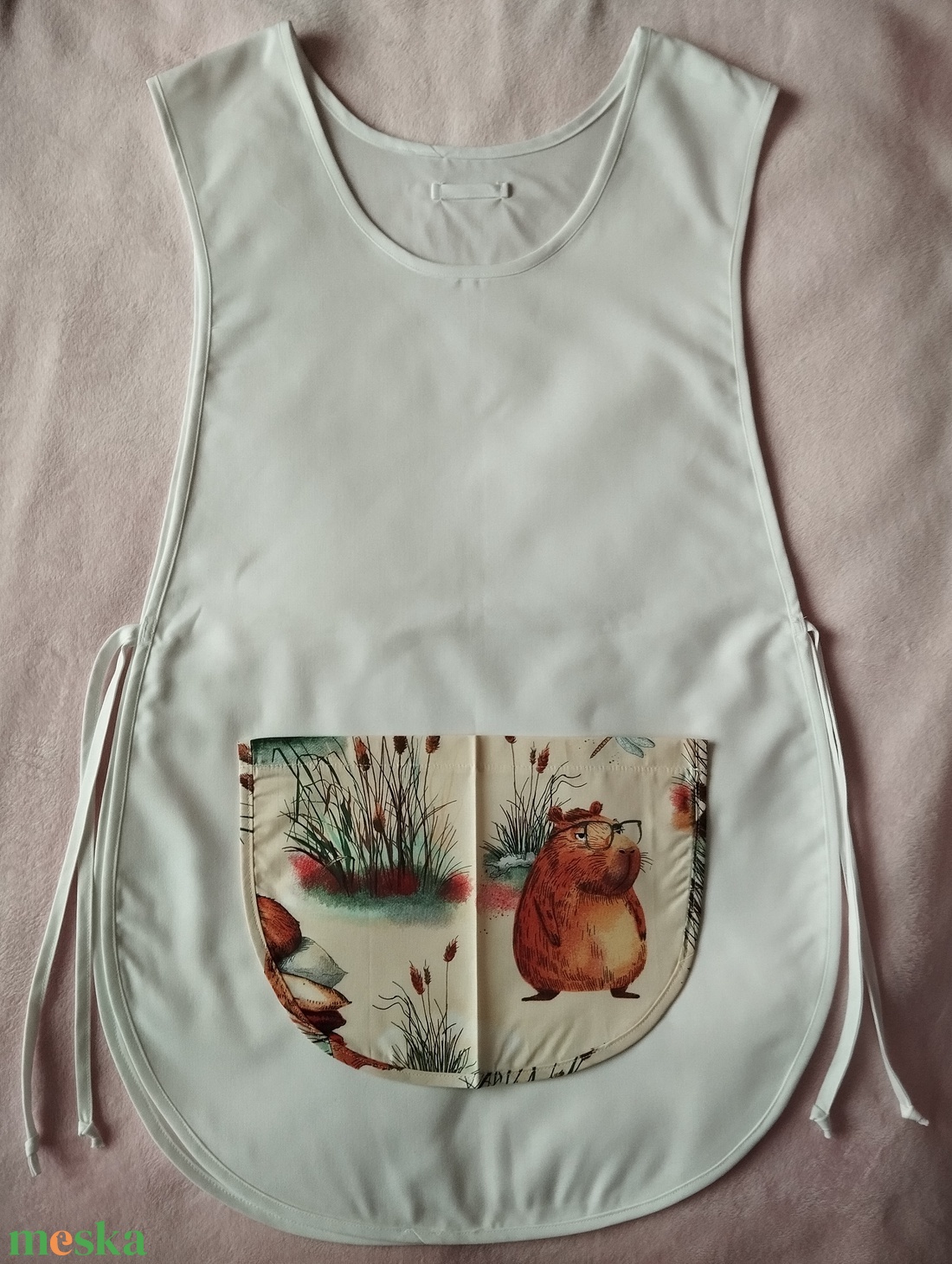 Női fehér lapköpeny, Capibara �mintás zsebbel , ovis , munkaruha  - ruha & divat - női ruha - tunika - Meska.hu