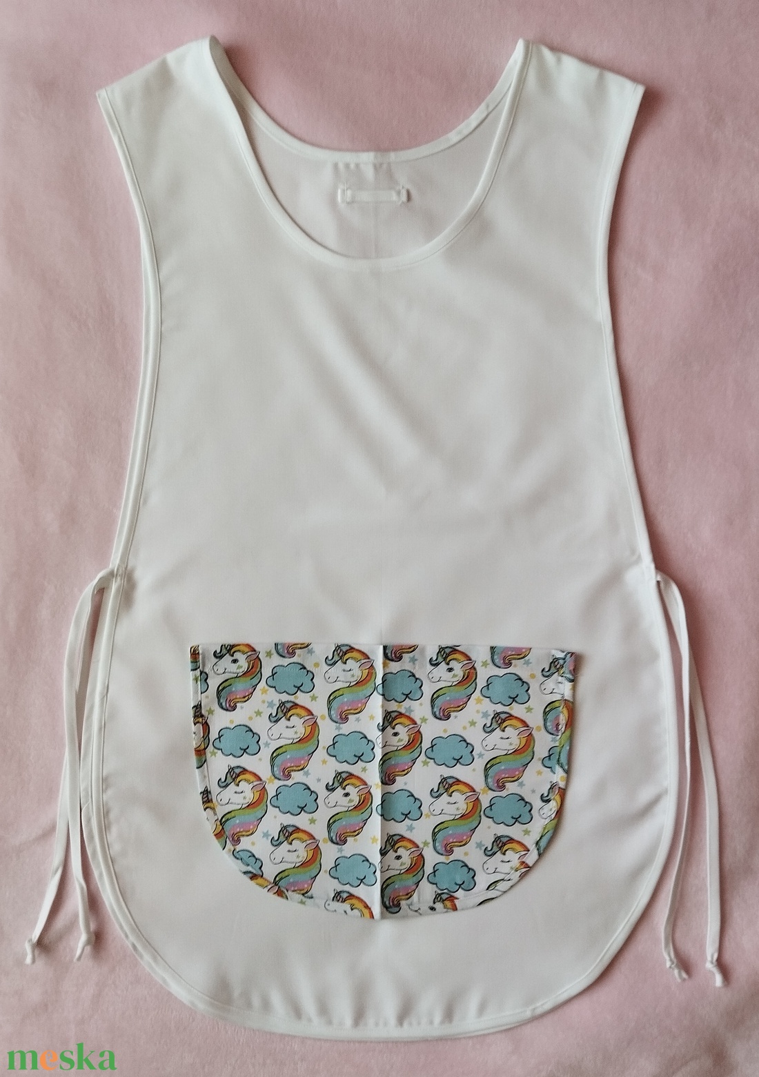 Női fehér lapköpeny, Unikornis  mintás zsebbel , ovis , munkaruha  - ruha & divat - női ruha - tunika - Meska.hu