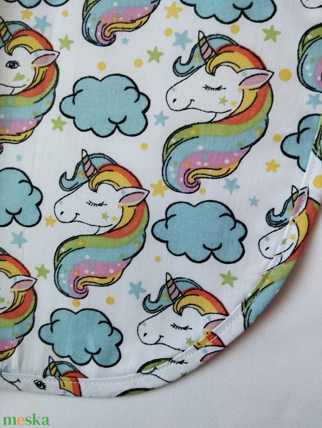 Női fehér lapköpeny, Unikornis  mintás zsebbel , ovis , munkaruha  - ruha & divat - női ruha - tunika - Meska.hu