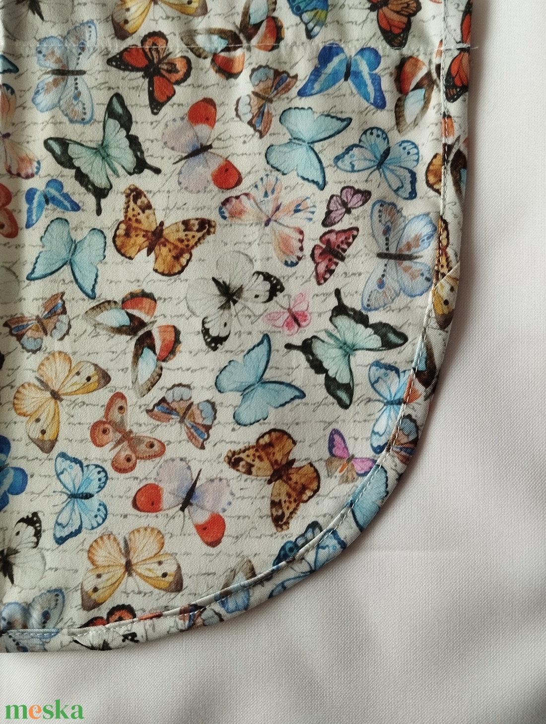 Női fehér lapköpeny, Pillangó  mintás zsebbel , ovis , munkaruha  - ruha & divat - női ruha - tunika - Meska.hu