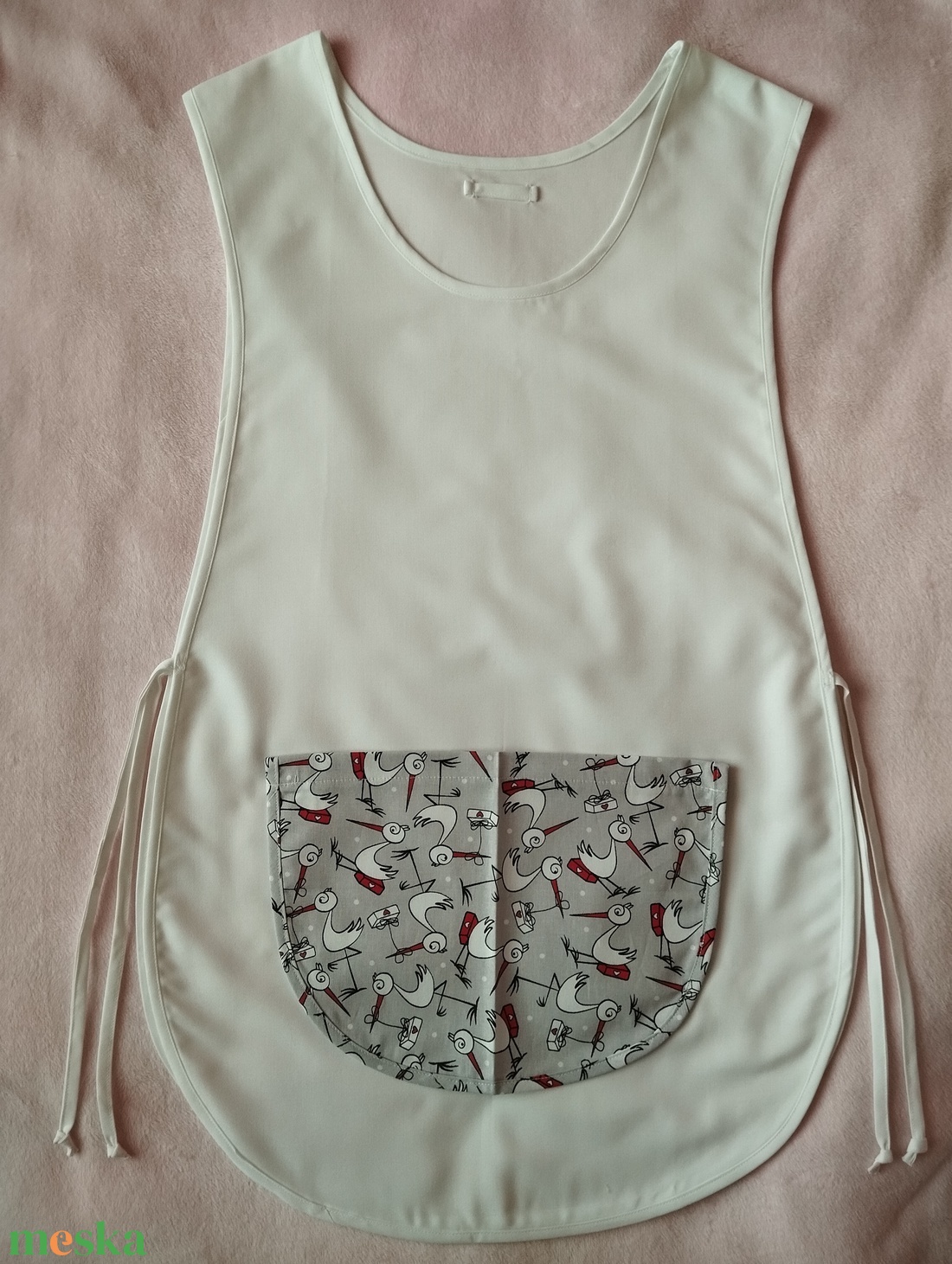 Női fehér lapköpeny, Gólya mintás zsebbel , ovis , munkaruha  - ruha & divat - női ruha - tunika - Meska.hu