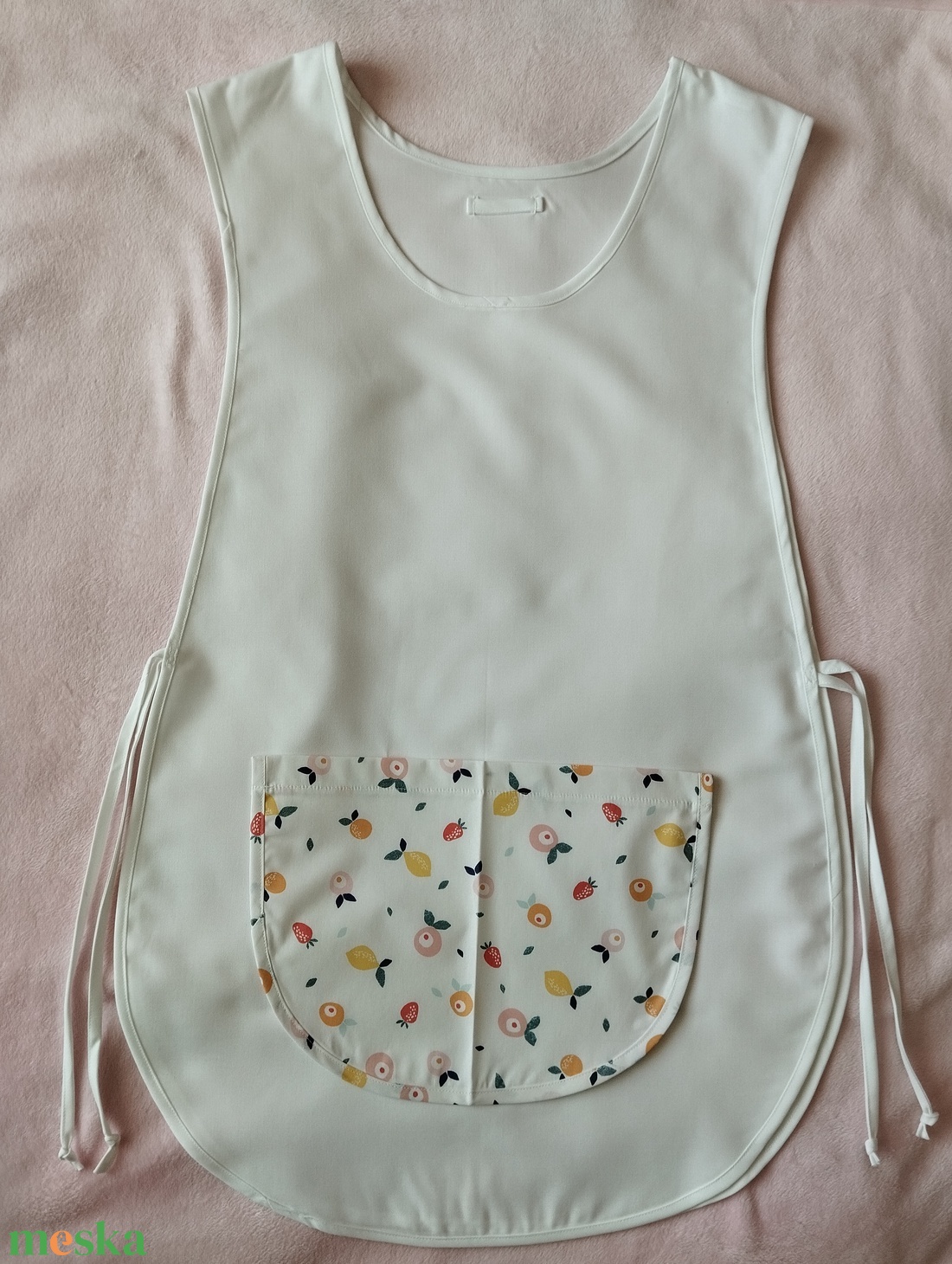 Női fehér lapköpeny, Gyümölcs �����mintás zsebbel , ovis , munkaruha  - ruha & divat - női ruha - tunika - Meska.hu