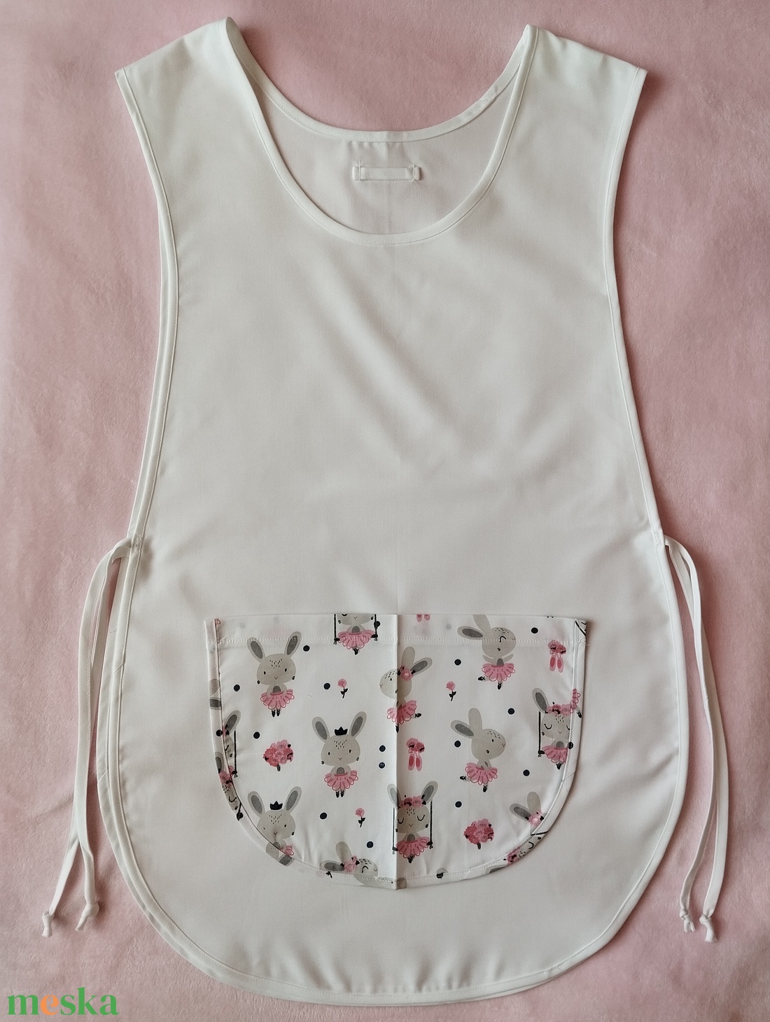 Női fehér lapköpeny,Nyuszi �� mintás zsebbel , ovis , munkaruha  - ruha & divat - női ruha - tunika - Meska.hu