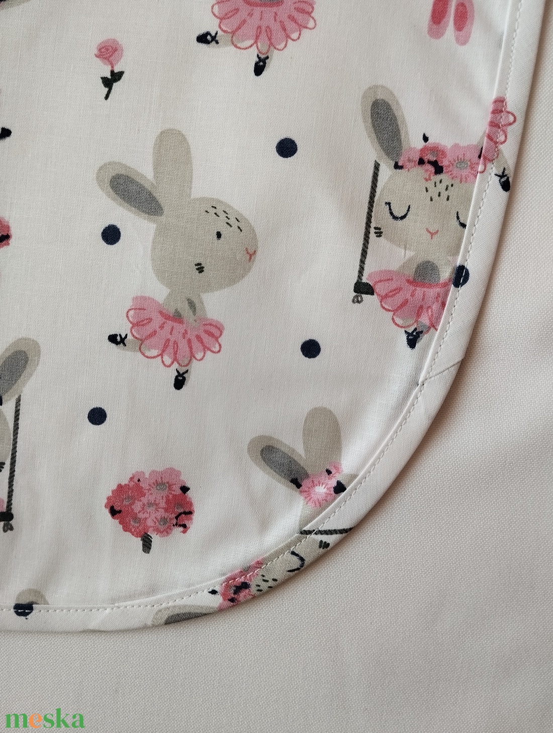 Női fehér lapköpeny,Nyuszi �� mintás zsebbel , ovis , munkaruha  - ruha & divat - női ruha - tunika - Meska.hu