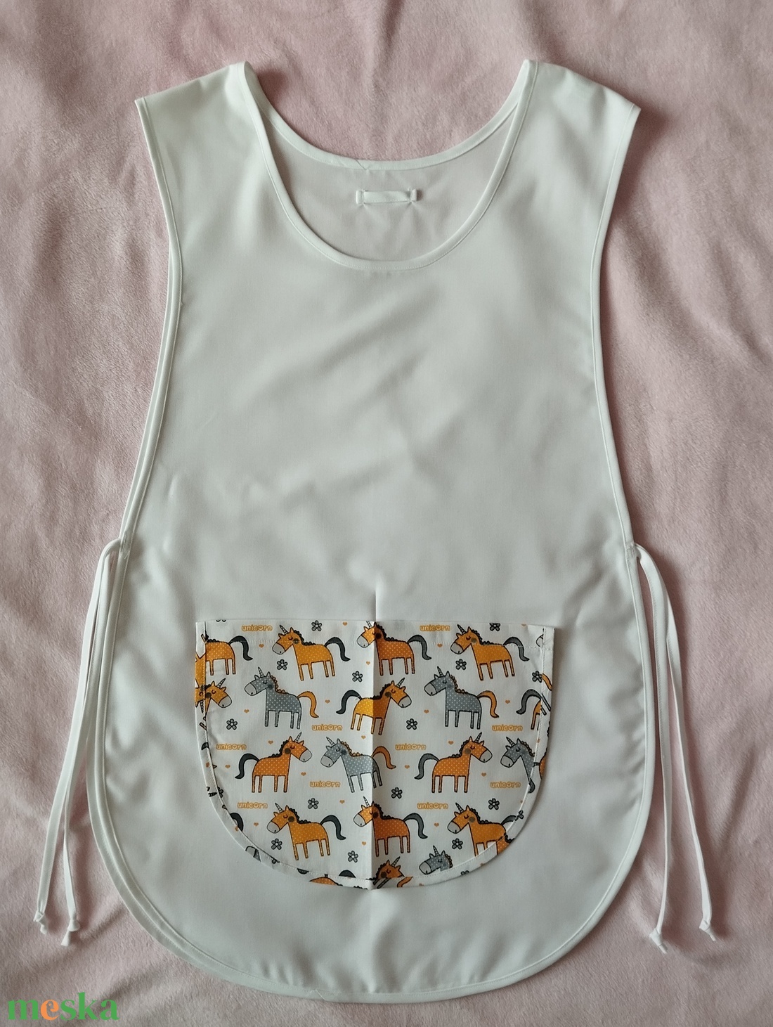 Női fehér lapköpeny, Unikornis  mintás zsebbel , ovis , munkaruha  - ruha & divat - női ruha - tunika - Meska.hu