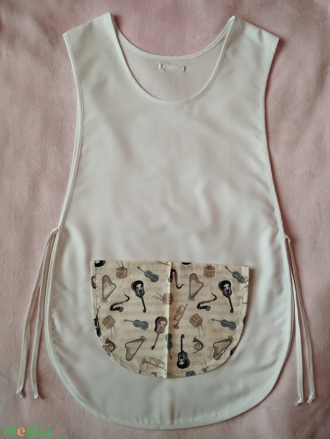 Női fehér lapköpeny, Hangszer � � �mintás zsebbel , ovis , munkaruha  - ruha & divat - női ruha - tunika - Meska.hu