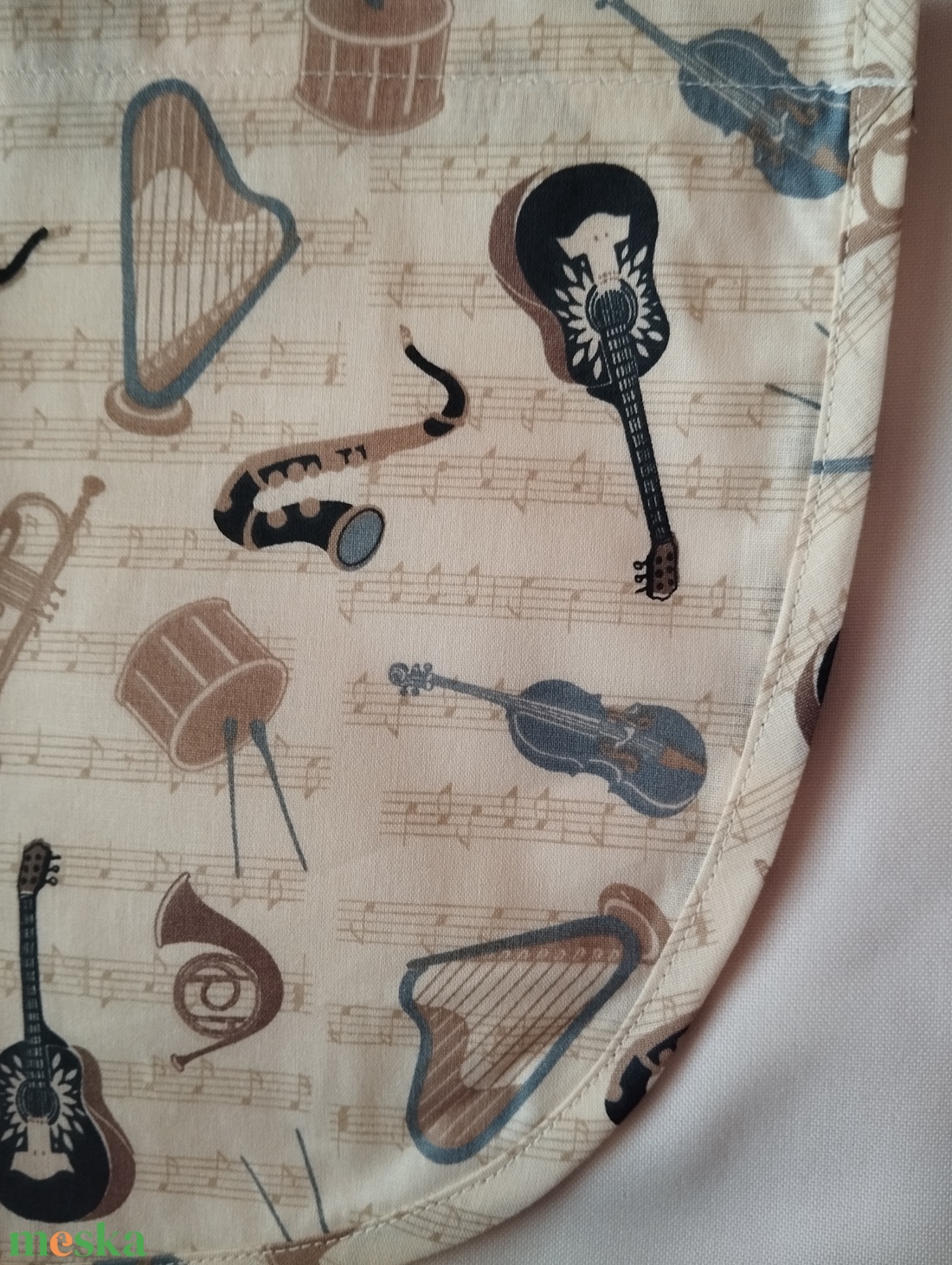 Női fehér lapköpeny, Hangszer � � �mintás zsebbel , ovis , munkaruha  - ruha & divat - női ruha - tunika - Meska.hu