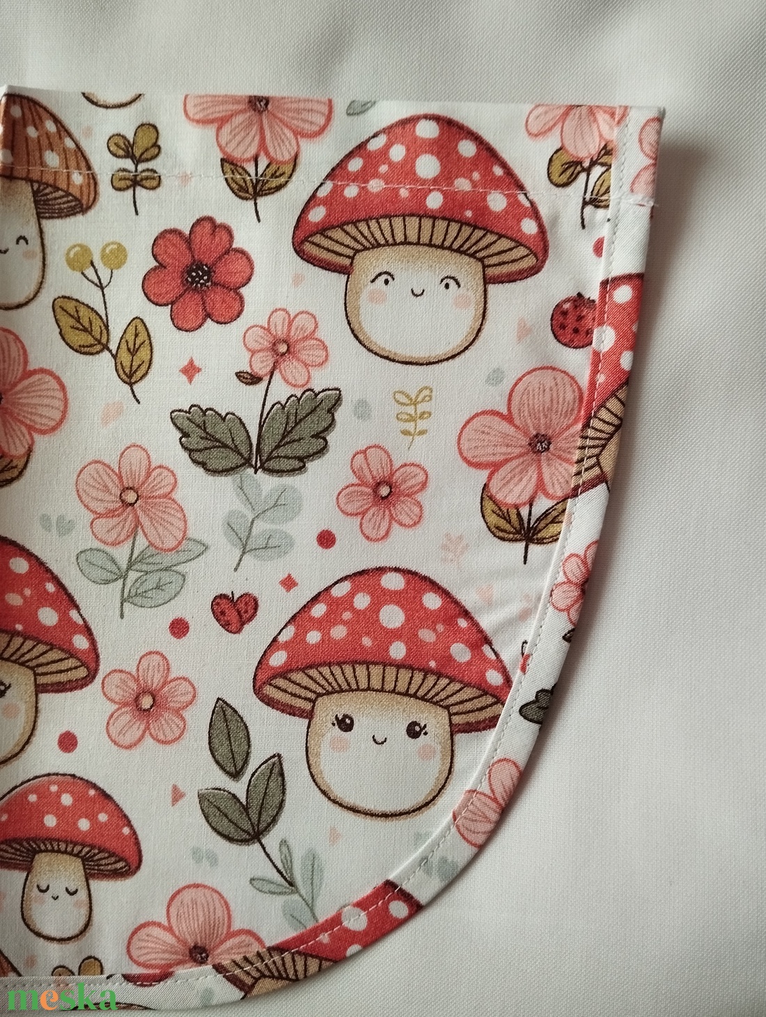 Női fehér lapköpeny, gomba � mintás zsebbel , ovis , munkaruha  - ruha & divat - női ruha - tunika - Meska.hu