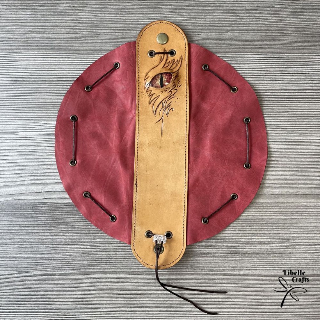 Antikolt bézs - gyűrt piros sárkányszemes bőr 2in1 szütyő és kockatálca - Rewa - játék & sport - szerepjáték - Meska.hu