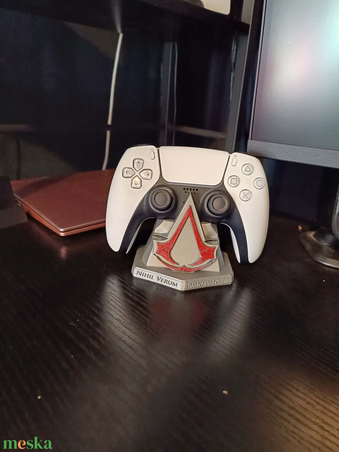 Assassin�s Creed stílusú gamer dekoráció - otthon & életmód - tárolás & rendszerezés - kontroller tartók - Meska.hu