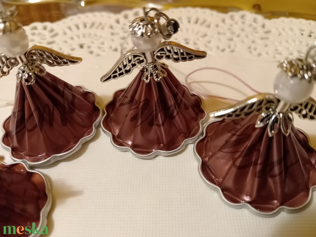 Karácsonyi angyalkák - kávékapszulából  - karácsony - karácsonyi lakásdekoráció - karácsonyi lakásdíszek - Meska.hu