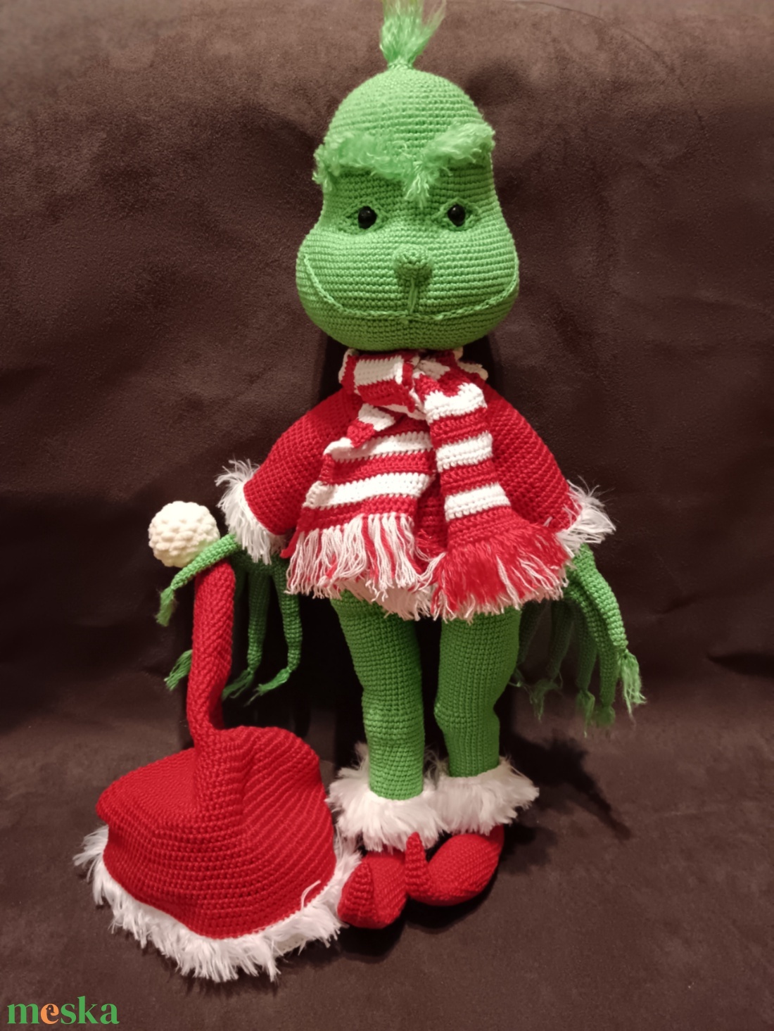 Horgolt Grinch Figura Levehető Ruhával és Kiegészítőkkel - karácsony - karácsonyi ajándékozás - karácsonyi ajándékcsomagolás - Meska.hu