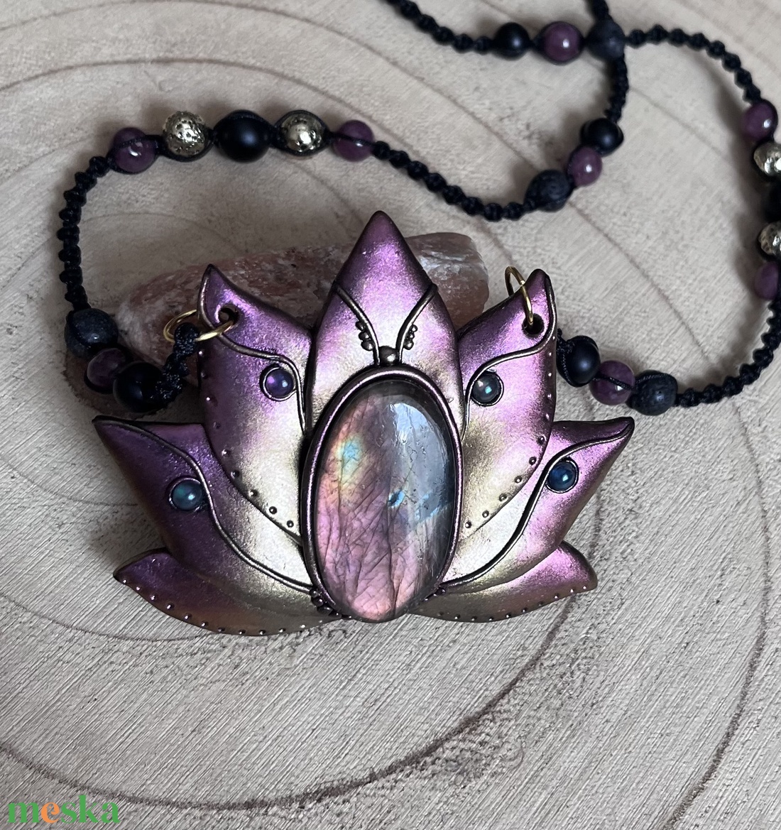Labradorit lótusz amulett - ékszer - nyaklánc - medálos nyaklánc - Meska.hu