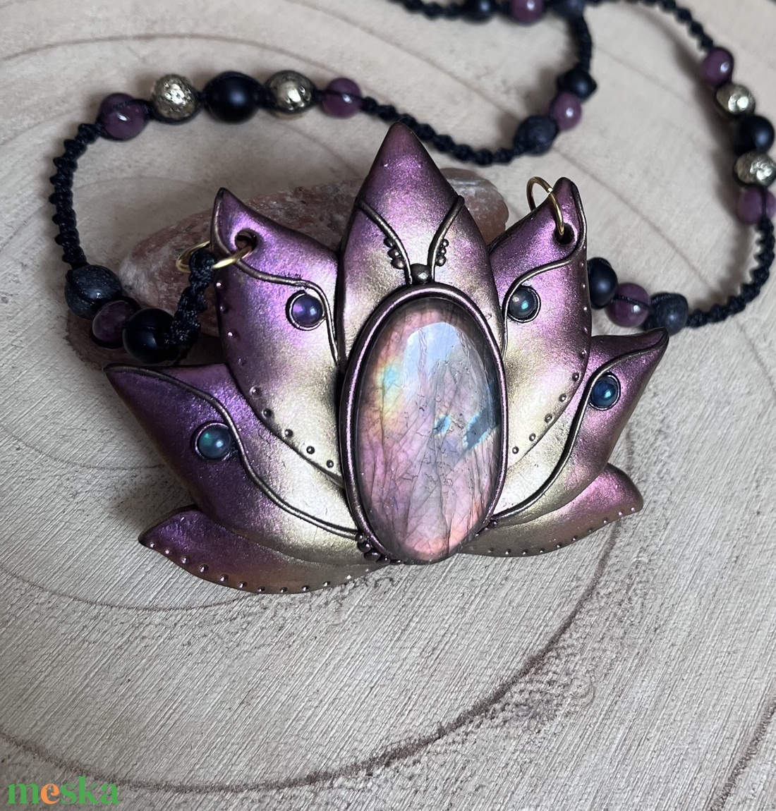 Labradorit lótusz amulett - ékszer - nyaklánc - medálos nyaklánc - Meska.hu