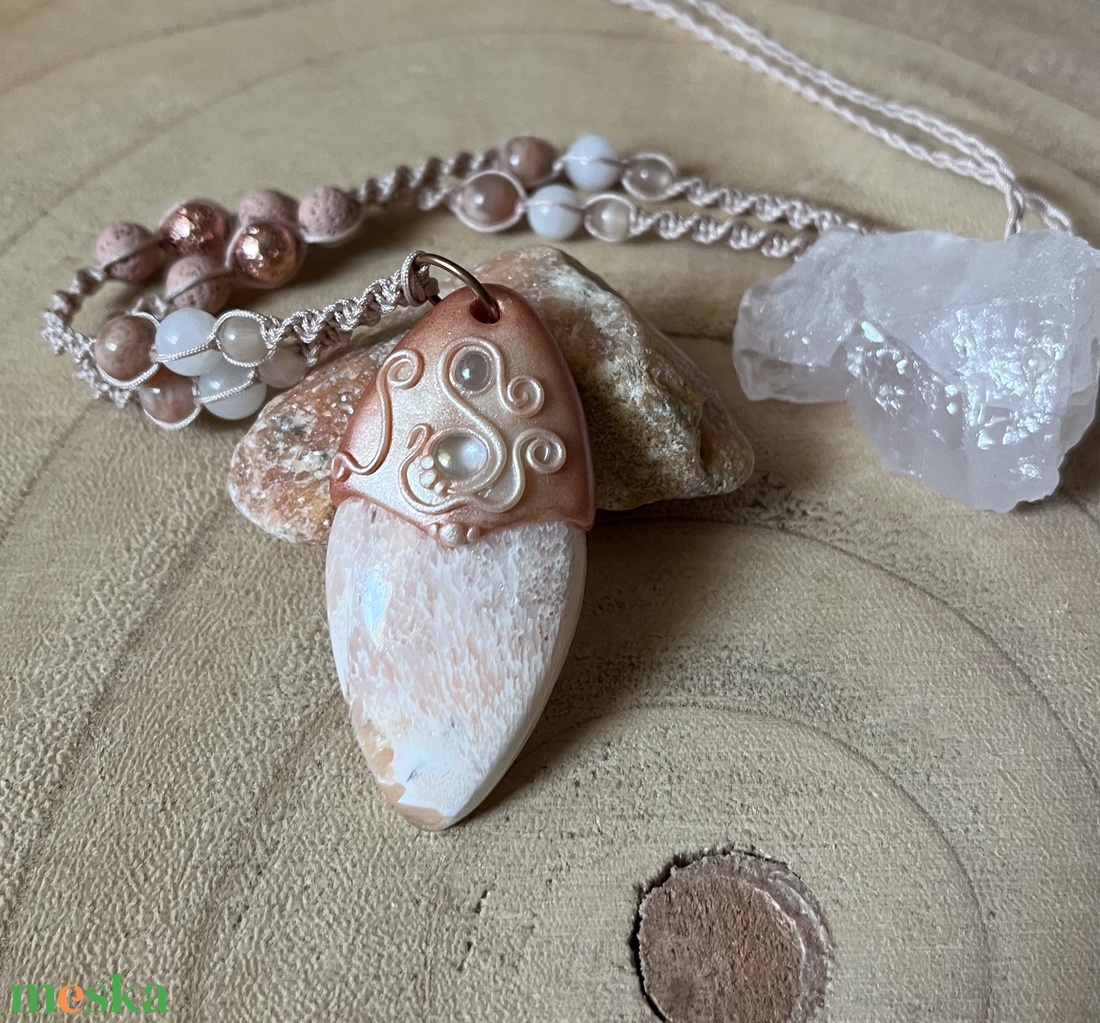 Skolecit nyaklánc aurakvarc  díszítéssel  - ékszer - nyaklánc - medálos nyaklánc - Meska.hu